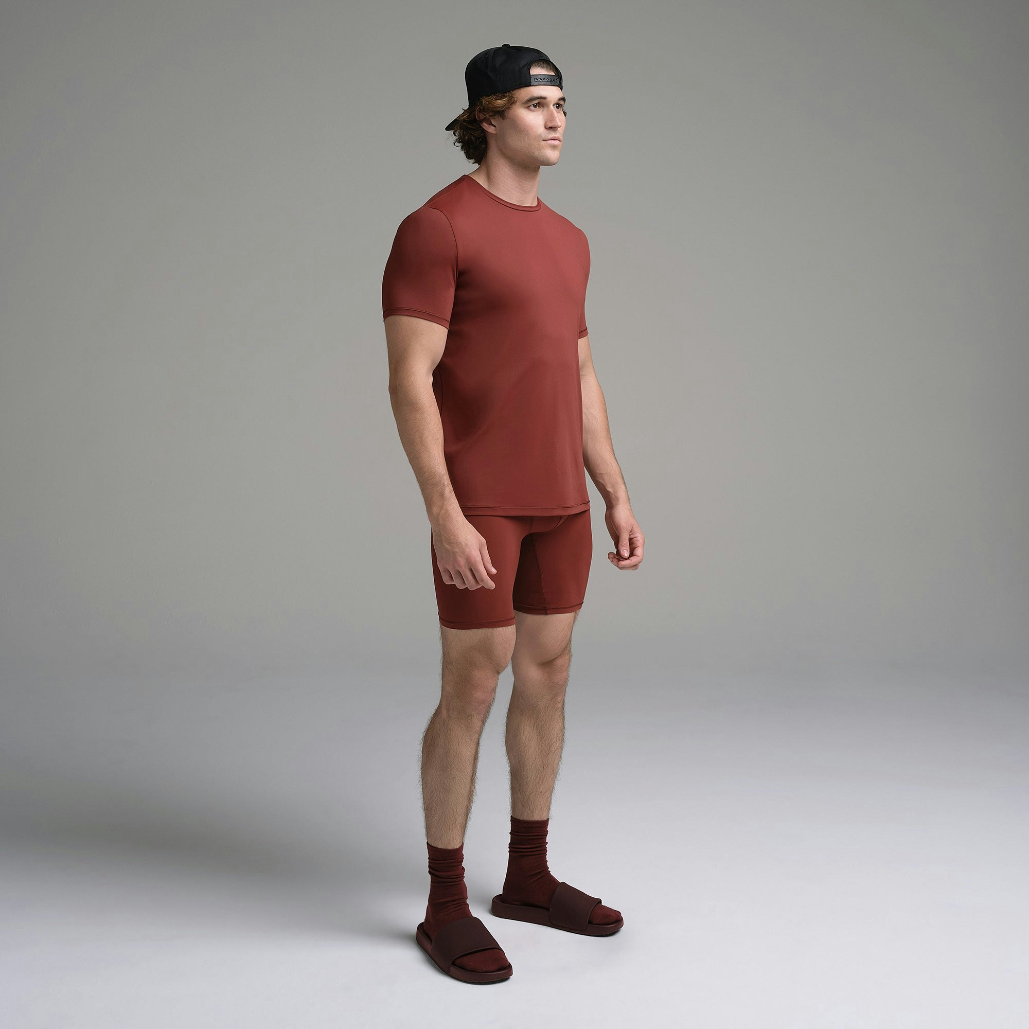 SKIMS SPORT MENS T-SHIRT | SANGRIA ON A MODEL SIDE VIEW | FOCUS: 0.0, 1.0, 0.9