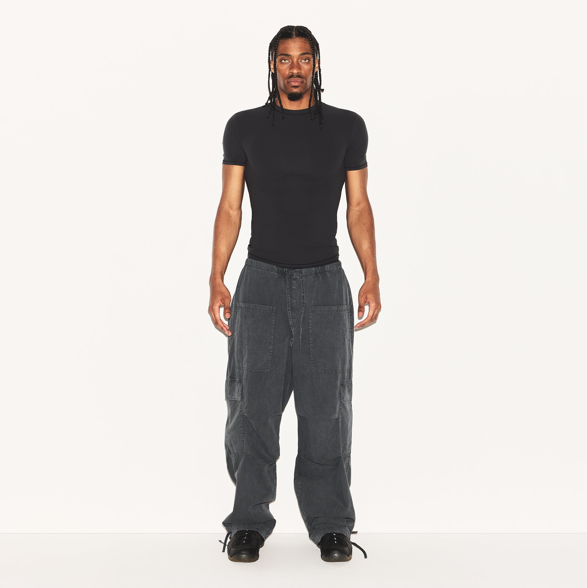 FITS EVERYBODY MENS SLIM T-SHIRT | ONYX | SKIMS