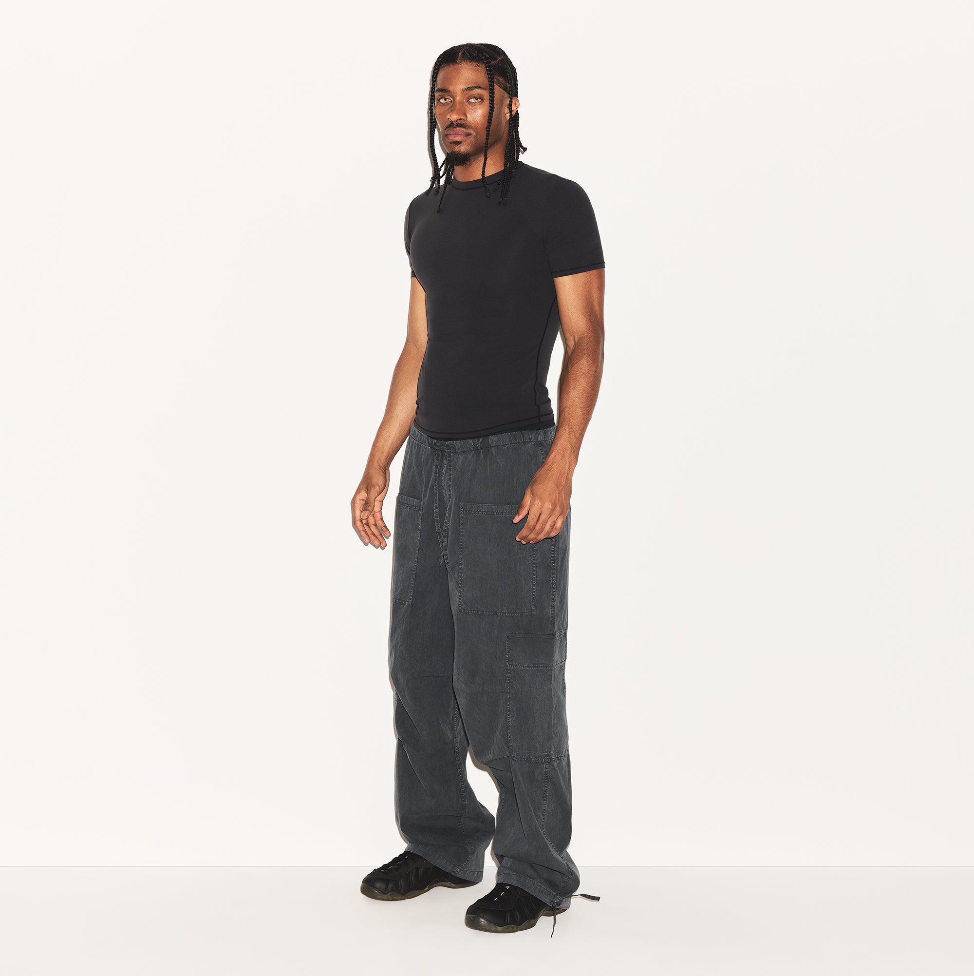 FITS EVERYBODY MENS SLIM T-SHIRT | ONYX | SKIMS