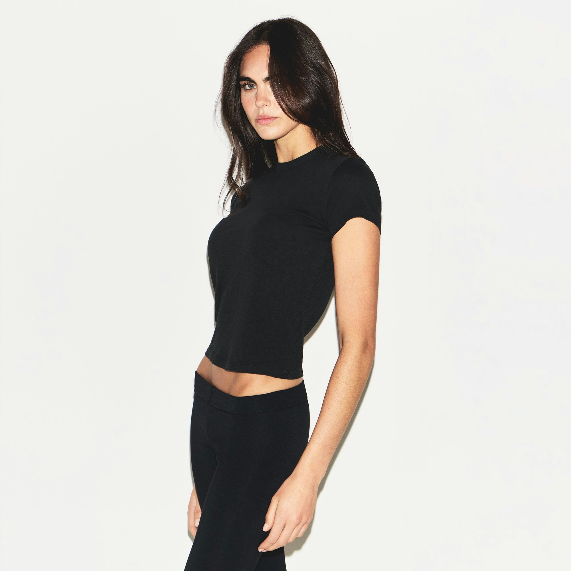 WORN IN JERSEY T-SHIRT | WASHED ONYX ON A MODEL SIDE VIEW | FOCUS: 0.0, 1.0, 0.9