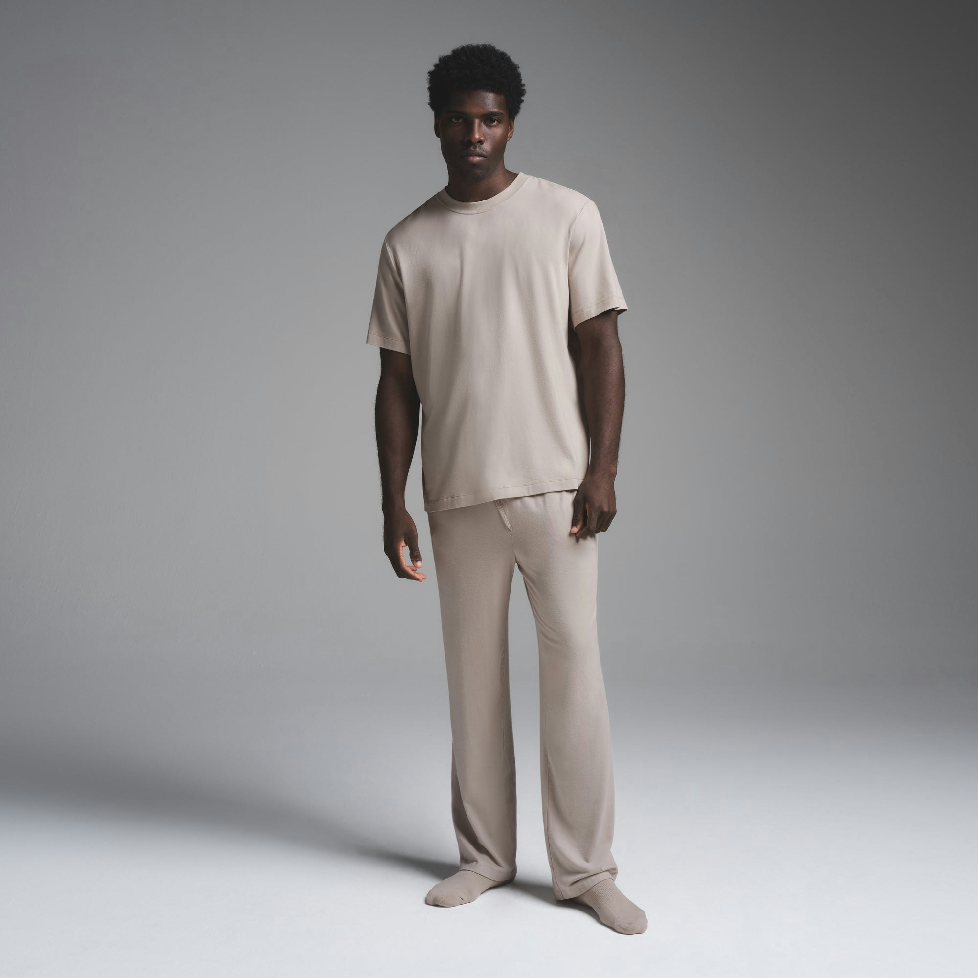 JERSEY SLEEP MENS T-SHIRT | STONE ON A MODEL FRONT VIEW | FOCUS: 0.0, 1.0, 0.9