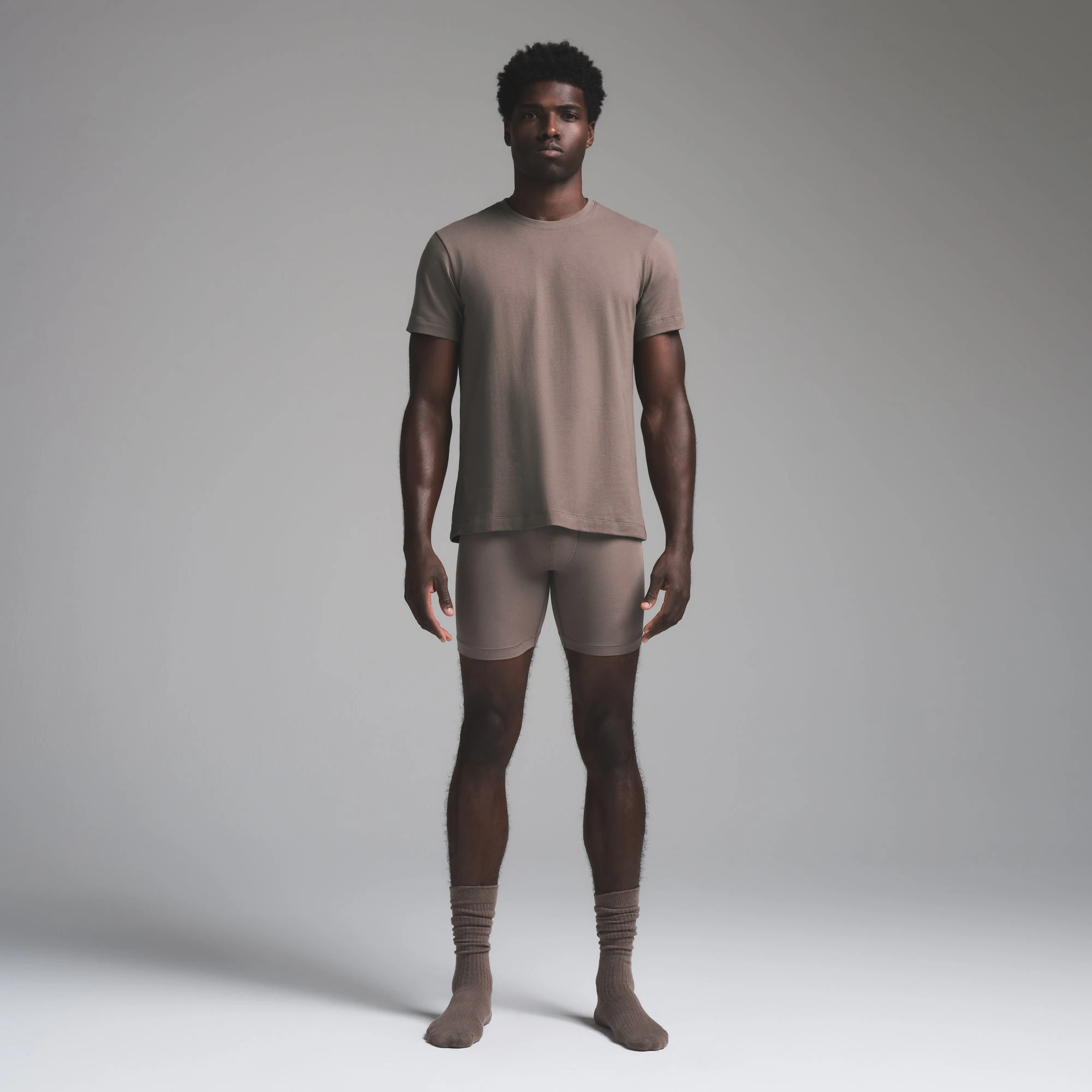 SKIMS COTTON MENS CLASSIC T-SHIRT | AMETHYST ON A MODEL FRONT VIEW | FOCUS: 0.0, 1.0, 0.9