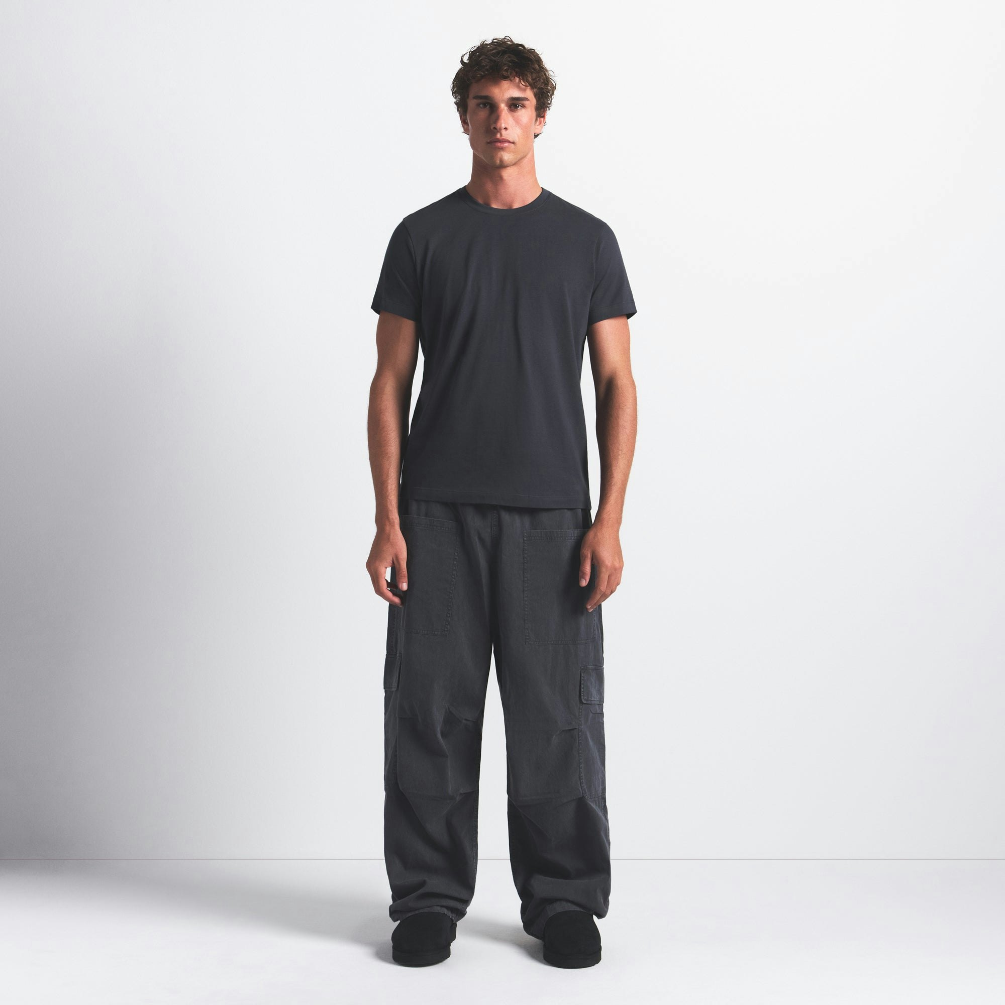 SKIMS COTTON MENS CLASSIC T-SHIRT | GRAPHITE ON A MODEL FRONT VIEW @ | FOCUS: 0.0, 1.0, 0.9