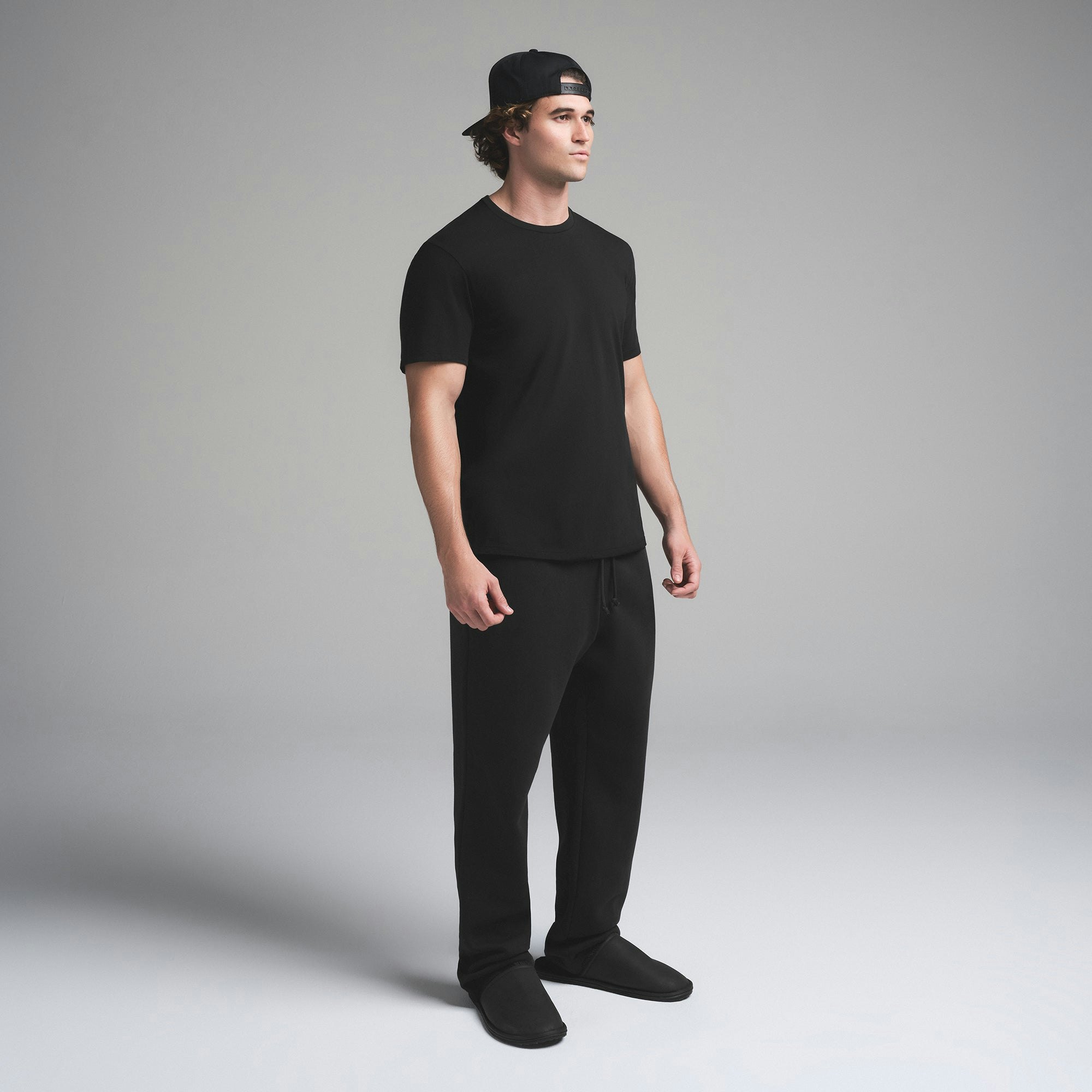 SKIMS COTTON MENS CLASSIC T-SHIRT | ONYX ON A MODEL SIDE VIEW | FOCUS: 0.0, 1.0, 0.9