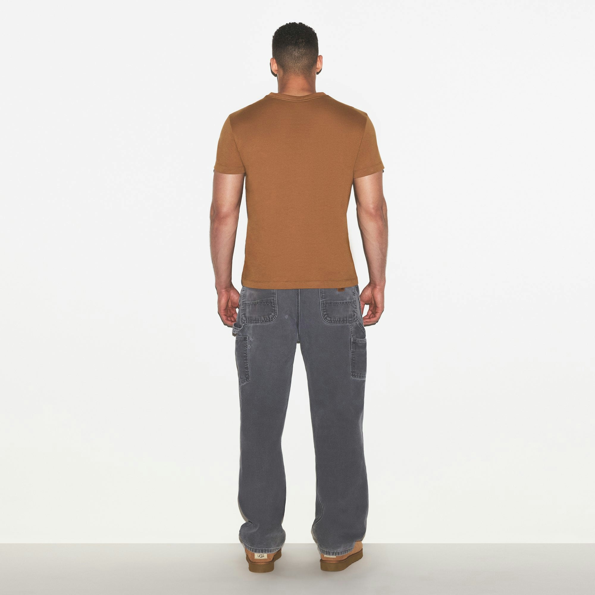 SKIMS COTTON MENS CLASSIC T-SHIRT | RUSSET ON A MODEL FRONT VIEW @ | FOCUS: 0.0, 1.0, 0.9