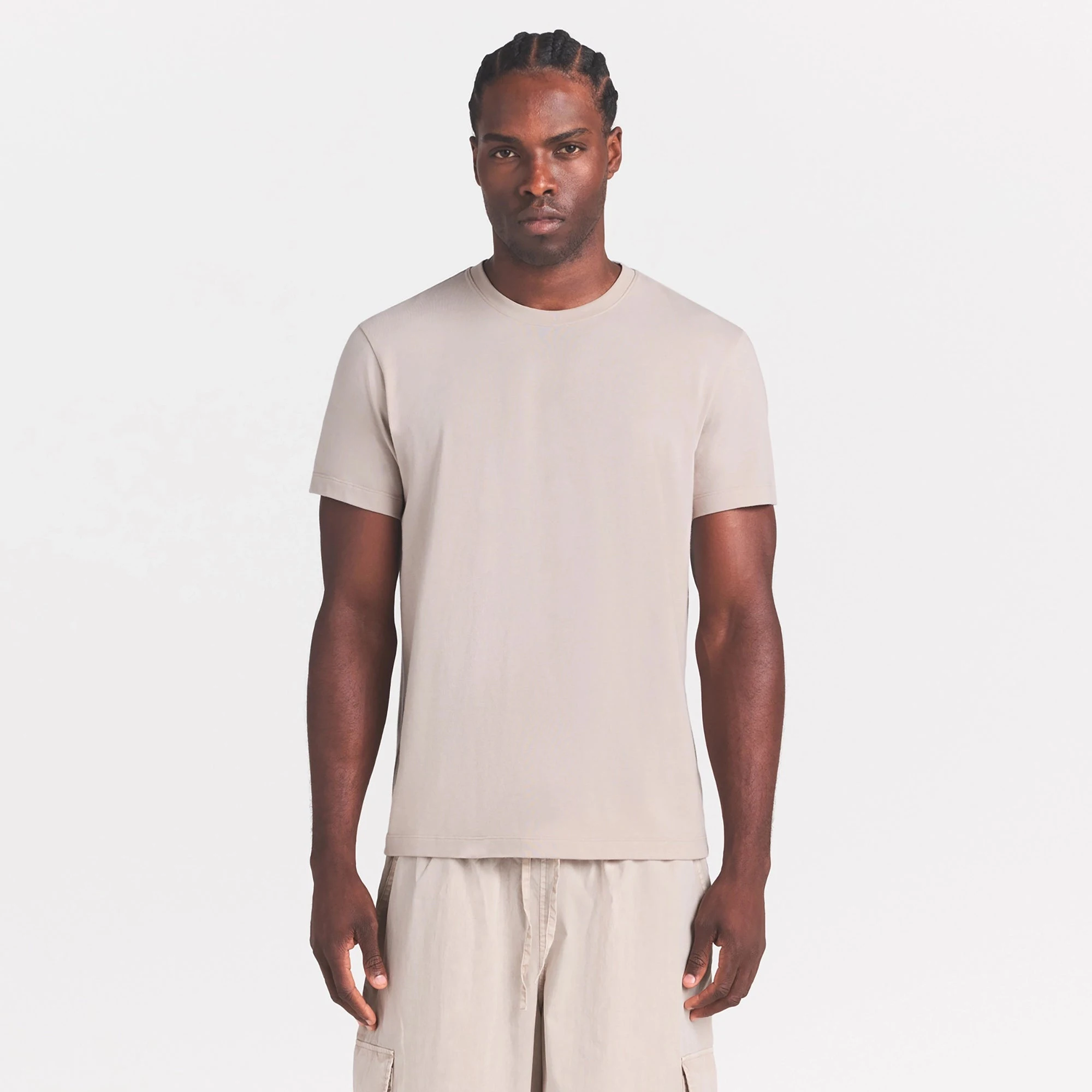 SKIMS COTTON MENS CLASSIC T-SHIRT | STONE ON A MODEL SIDE VIEW @ | FOCUS: 0.0, 1.0, 0.9