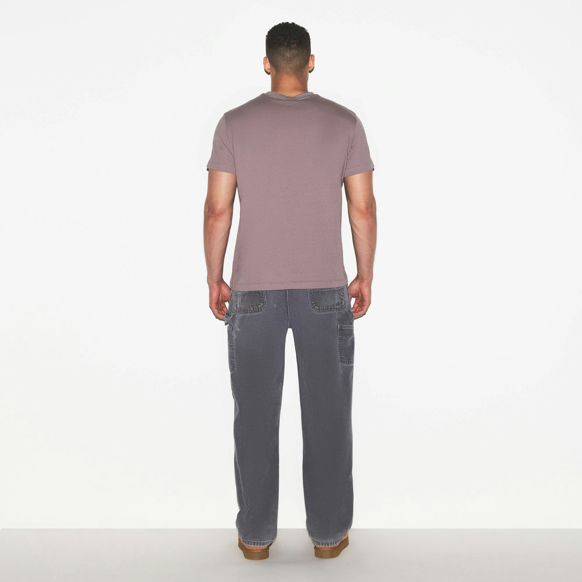 SKIMS COTTON MENS CLASSIC T-SHIRT | ZINC ON A MODEL FRONT VIEW @ | FOCUS: 0.0, 1.0, 0.9