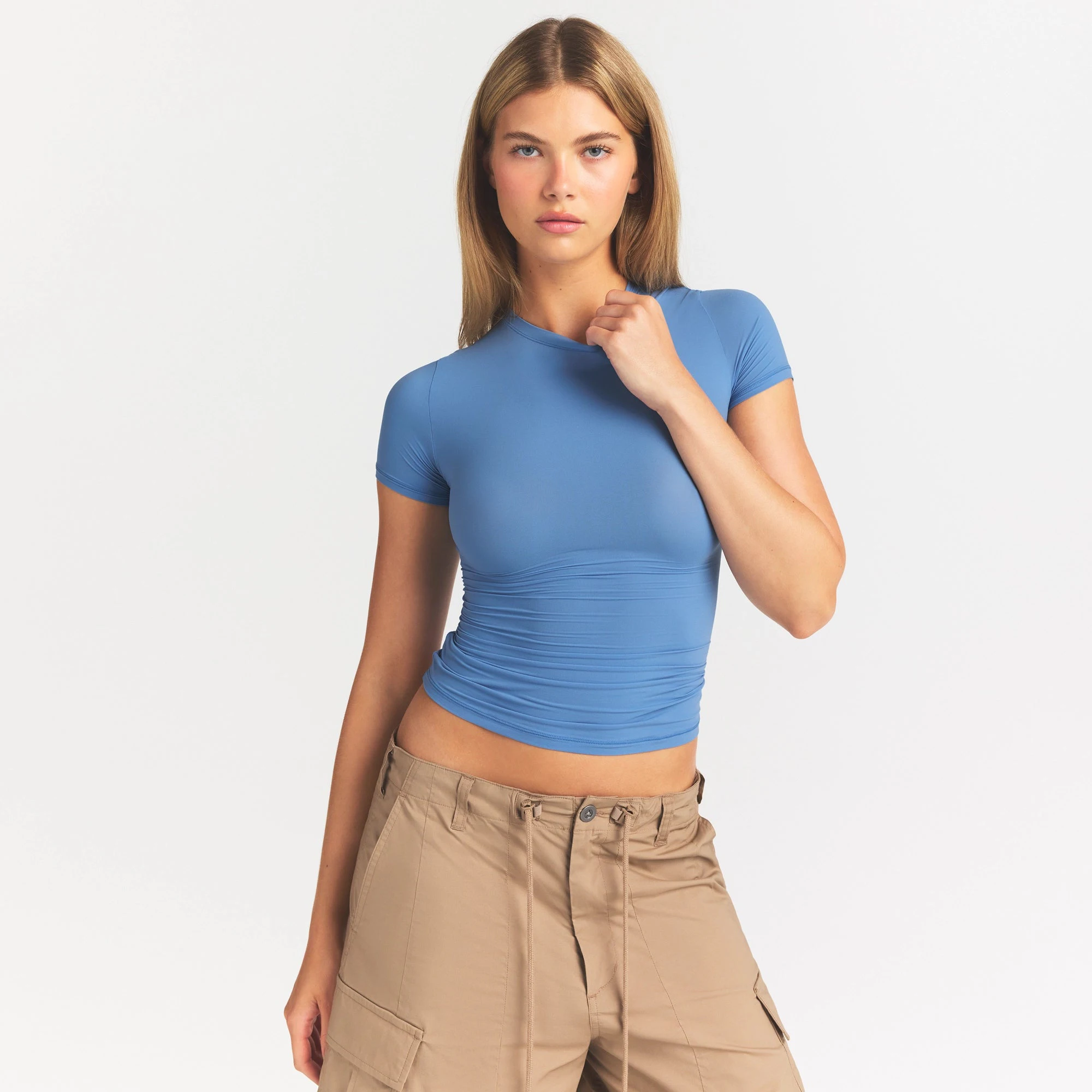 FITS EVERYBODY T-SHIRT | ARCTIC ON A MODEL SIDE VIEW @ | FOCUS: 0.0, 1.0, 0.9