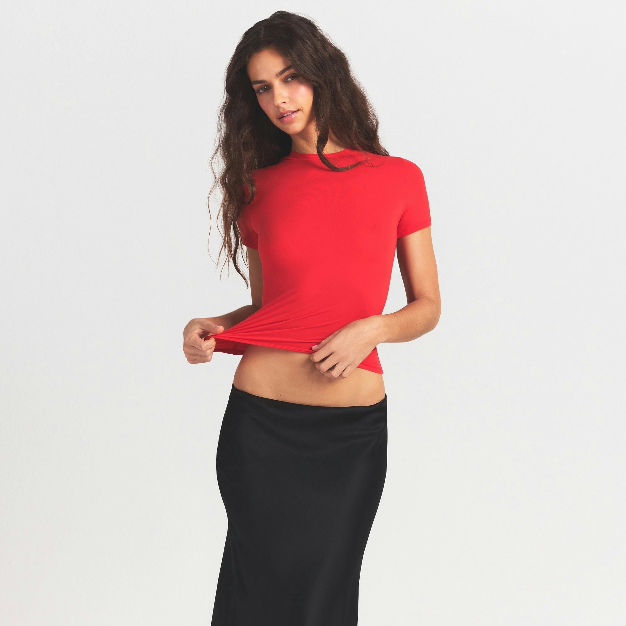 FITS EVERYBODY T-SHIRT | CHERRY ON A MODEL SIDE VIEW @ | FOCUS: 0.0, 1.0, 0.9