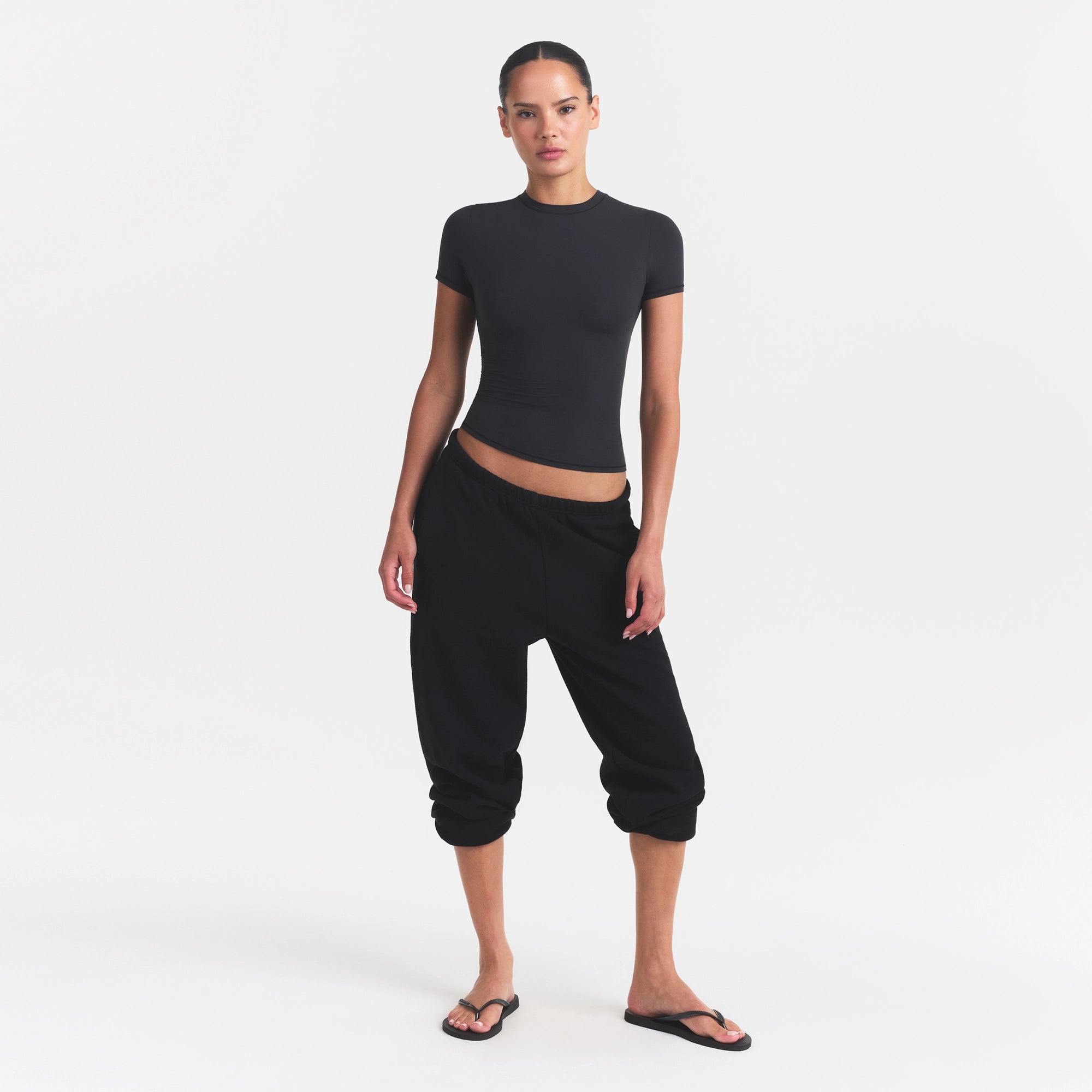 FITS EVERYBODY T-SHIRT | ONYX ON A MODEL FRONT VIEW @ | FOCUS: 0.0, 1.0, 0.9