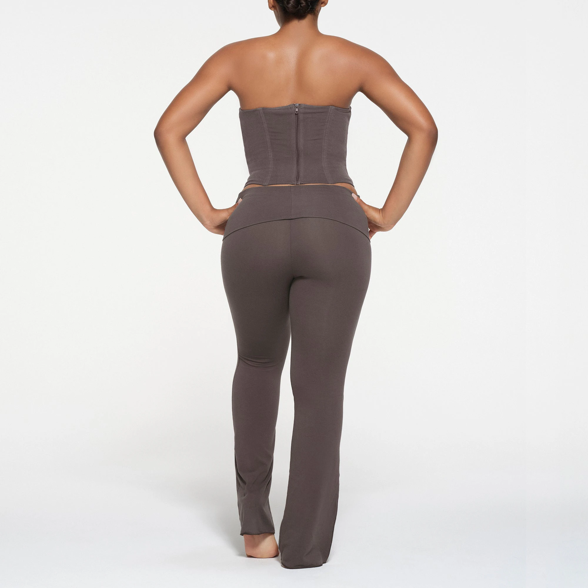 OUTDOOR CORSET | IRON ON A MODEL BACK VIEW