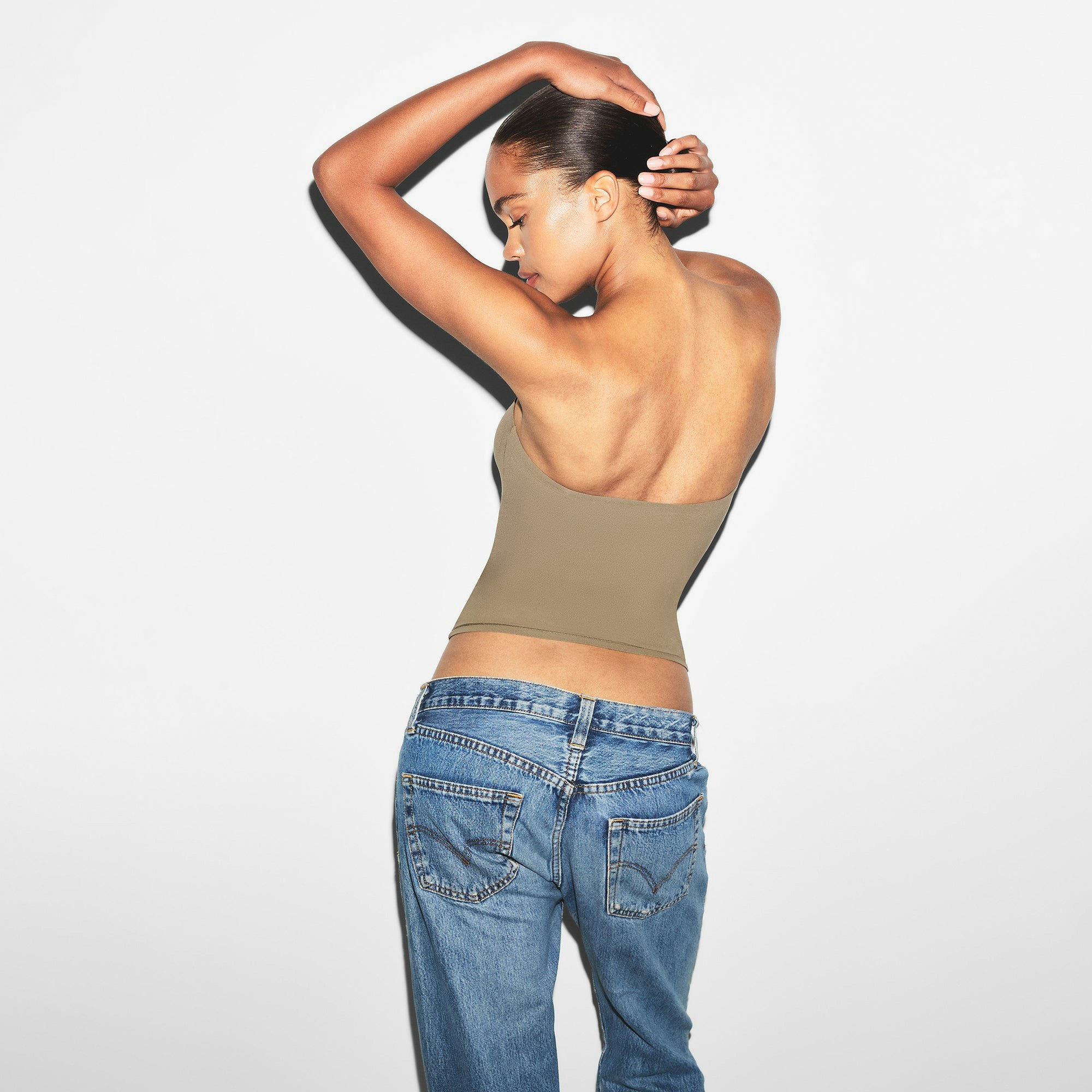 FITS EVERYBODY TUBE TOP | TRUFFLE ON A MODEL BACK VIEW | FOCUS: 0.0, 1.0, 0.9