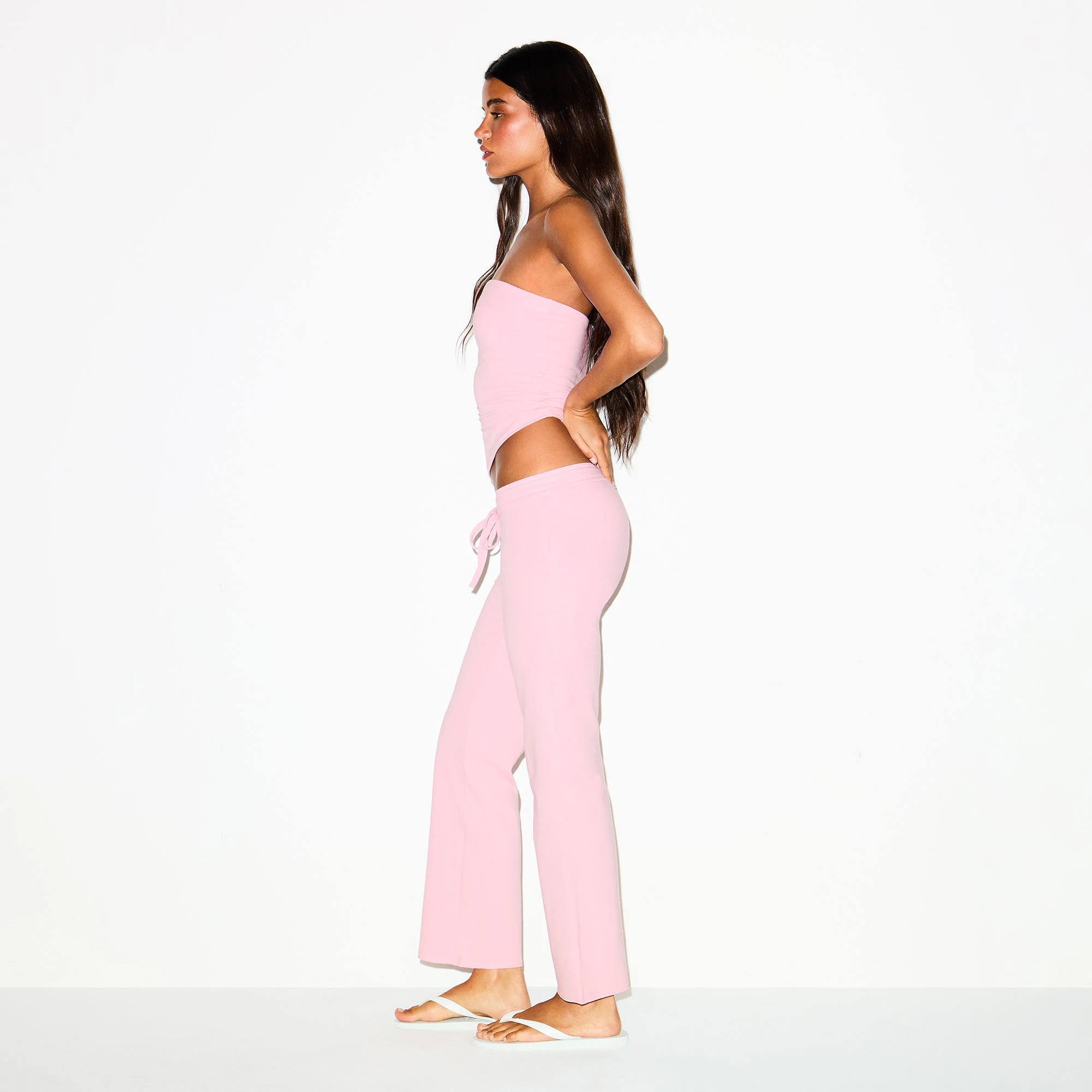 COTTON JERSEY TUBE TOP | HALITE ON A MODEL SIDE VIEW @ | FOCUS: 0.0, 1.0, 0.9