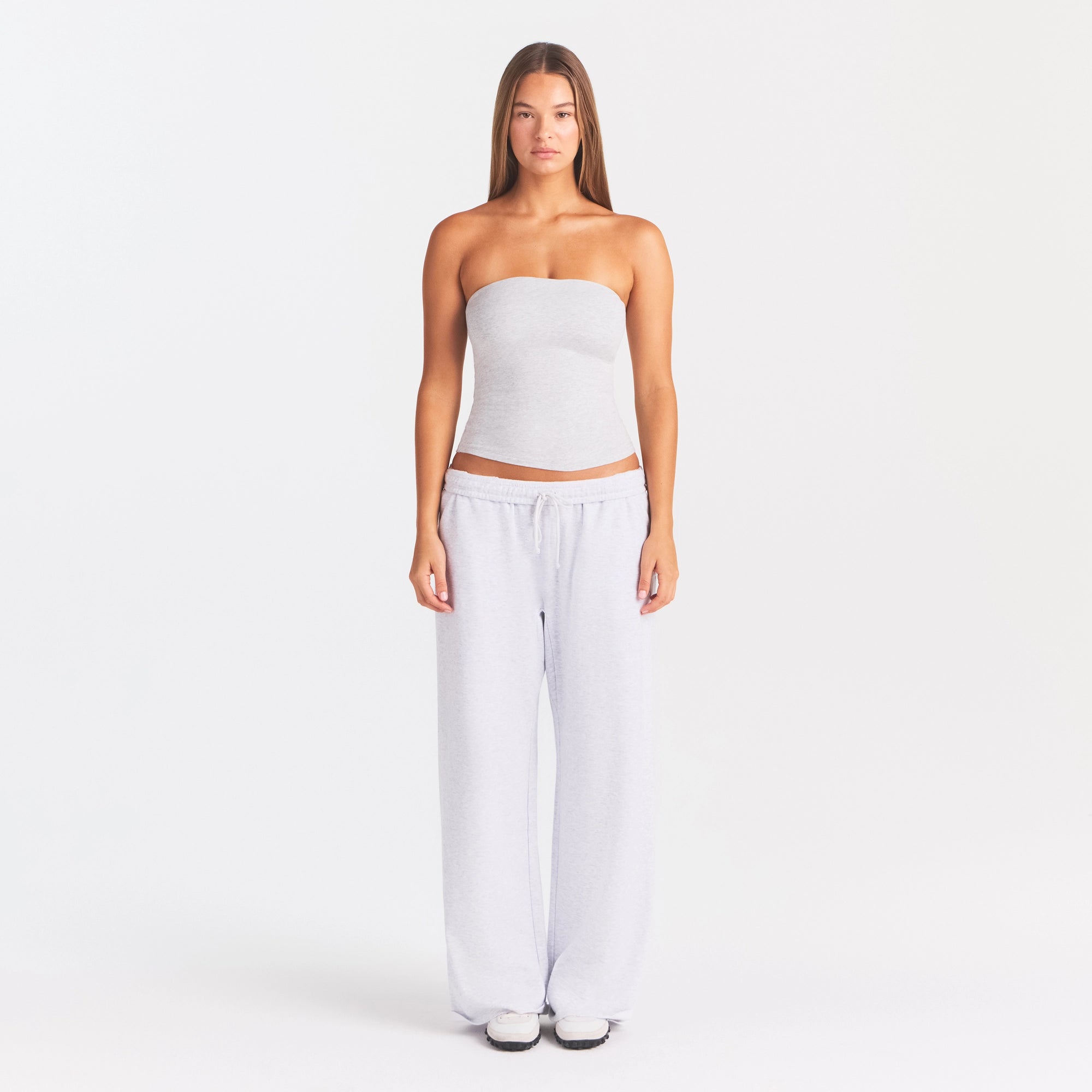 COTTON JERSEY TUBE TOP | LIGHT HEATHER GREY ON A MODEL FRONT VIEW @ | FOCUS: 0.0, 1.0, 0.9