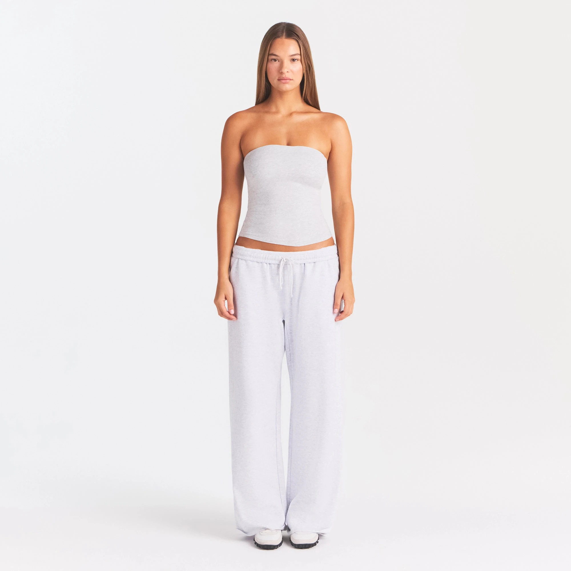 COTTON JERSEY TUBE TOP | LIGHT HEATHER GREY ON A MODEL FRONT VIEW @ | FOCUS: 0.0, 1.0, 0.9