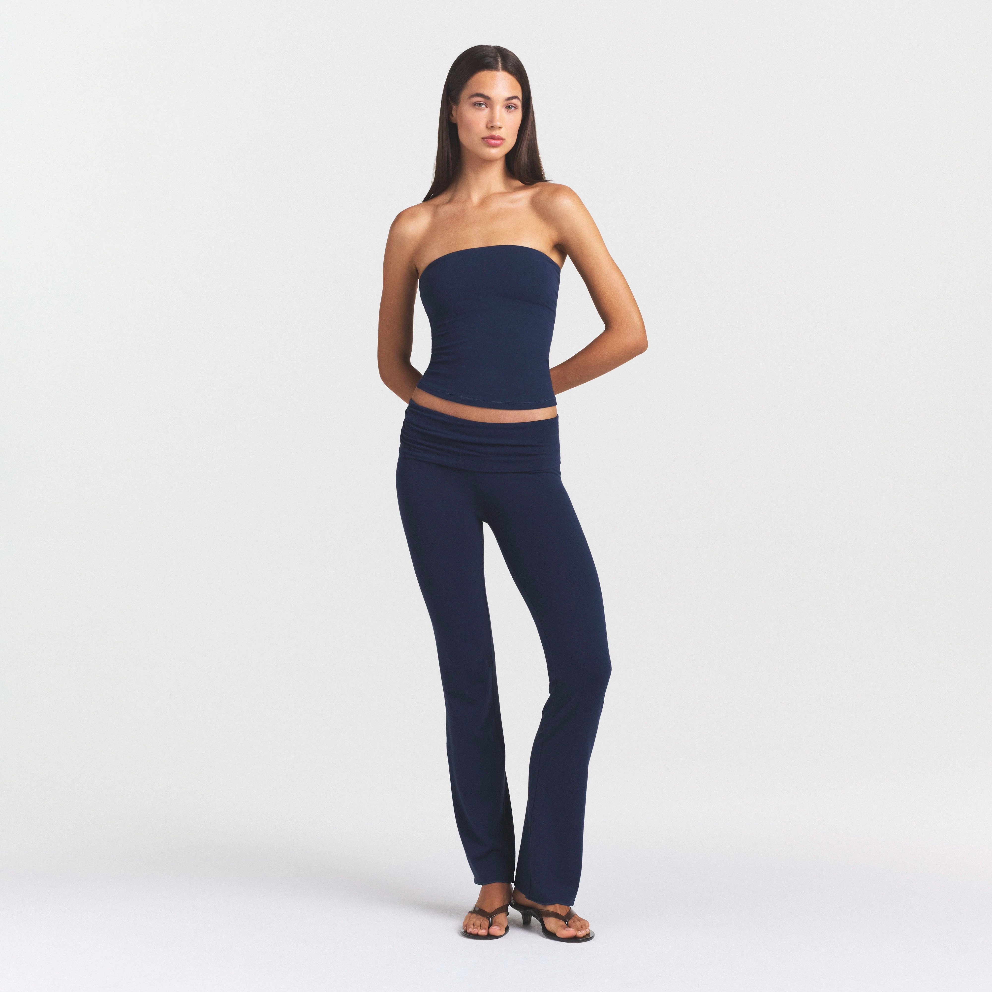 COTTON JERSEY TUBE TOP | NAVY ON A MODEL FRONT VIEW @ | FOCUS: 0.0, 1.0, 0.9