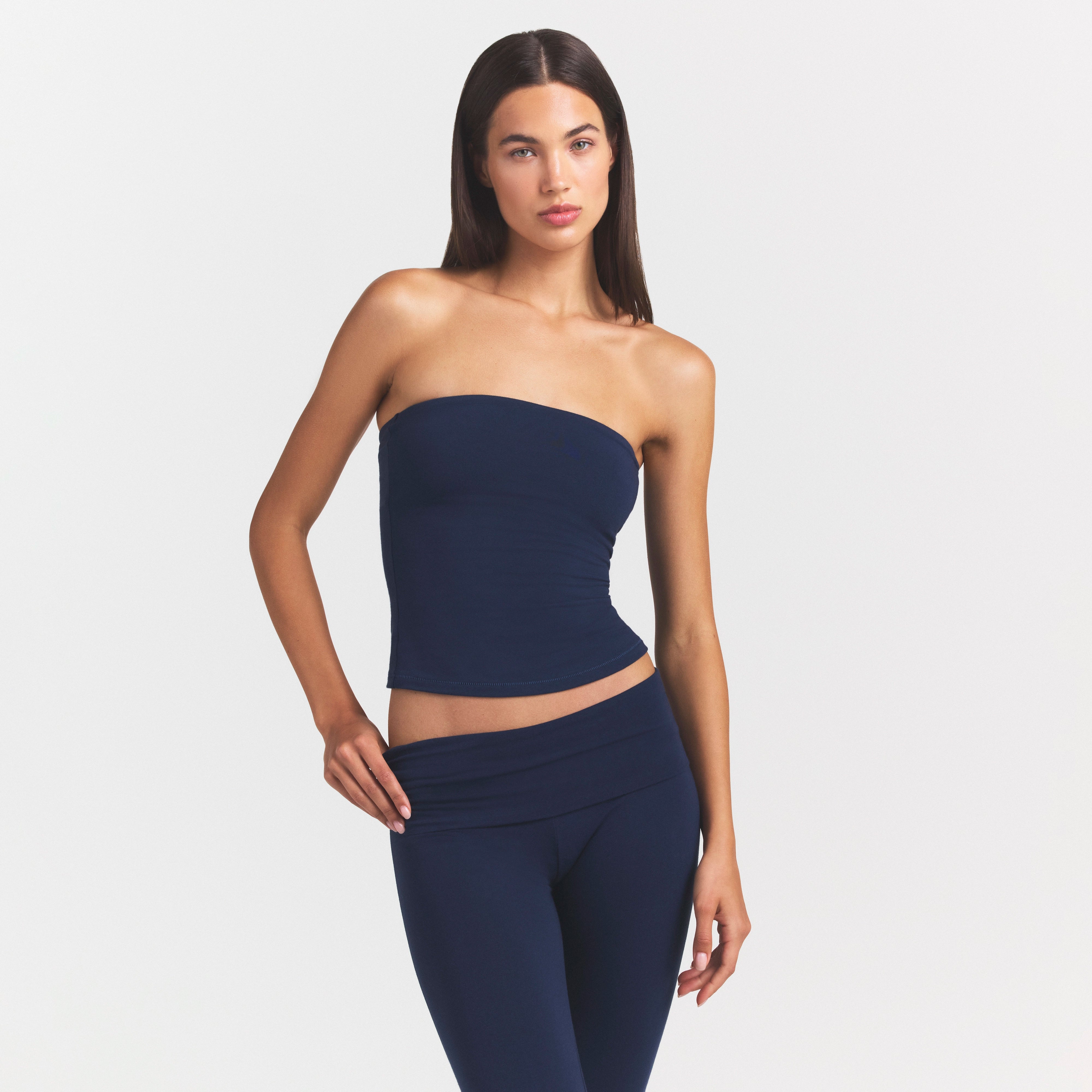 COTTON JERSEY TUBE TOP | NAVY ON A MODEL SIDE VIEW @ | FOCUS: 0.0, 1.0, 0.9