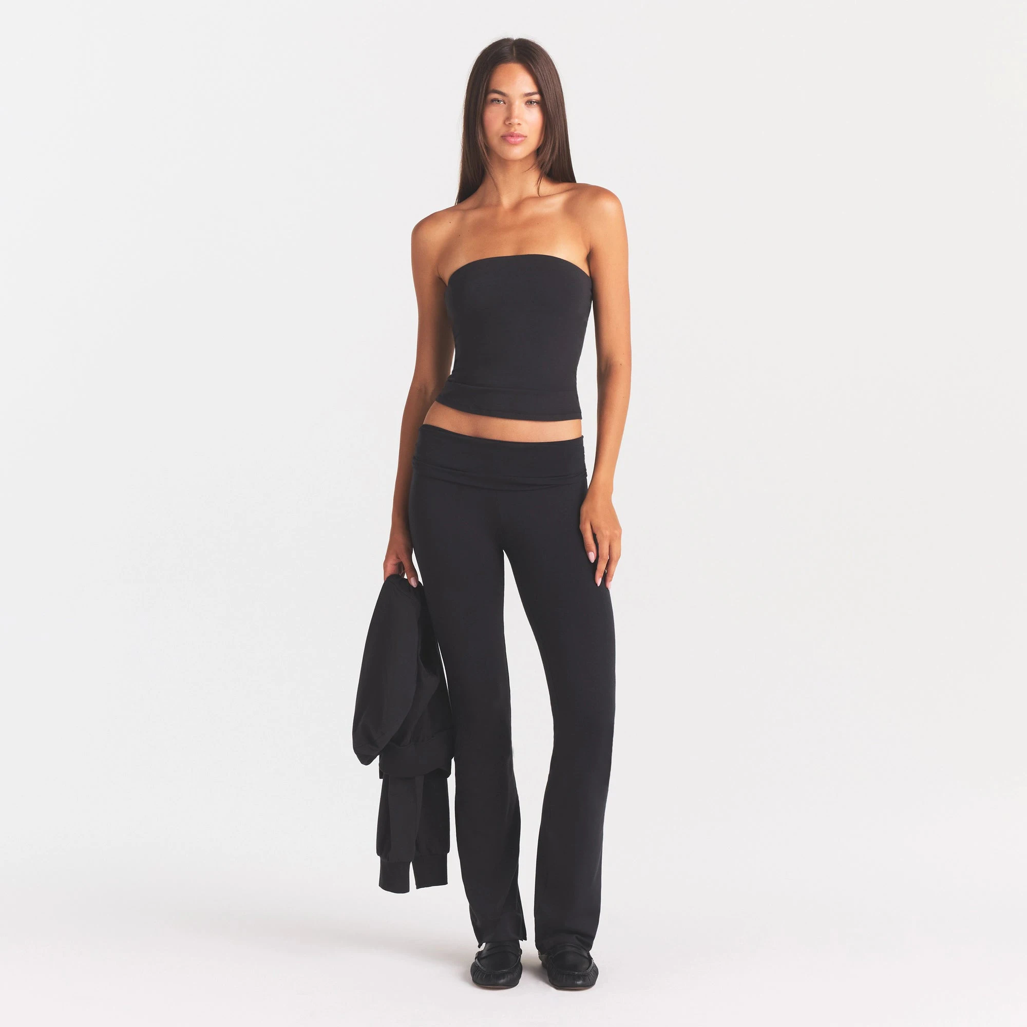COTTON JERSEY TUBE TOP | SOOT ON A MODEL FRONT VIEW @ | FOCUS: 0.0, 1.0, 0.9