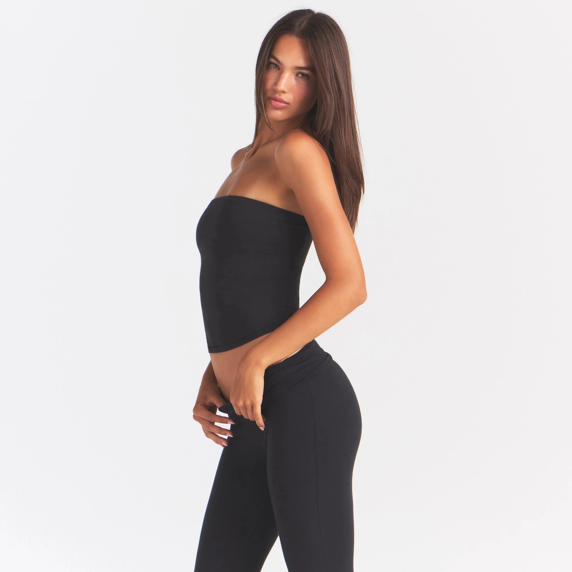 COTTON JERSEY TUBE TOP | SOOT ON A MODEL SIDE VIEW @ | FOCUS: 0.0, 1.0, 0.9
