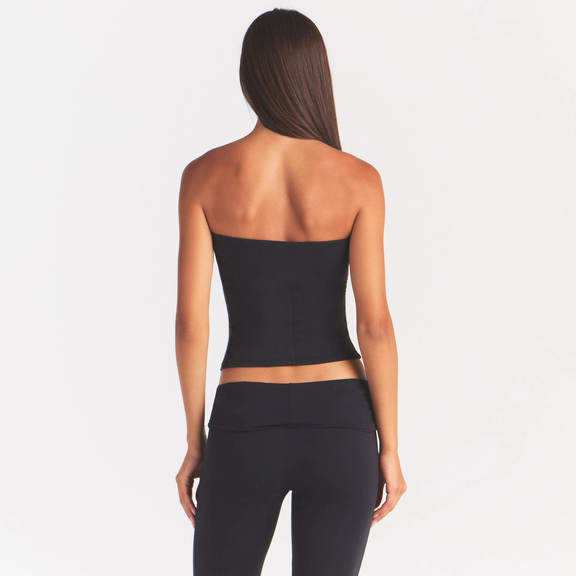 COTTON JERSEY TUBE TOP | SOOT ON A MODEL SIDE VIEW @ | FOCUS: 0.0, 1.0, 0.9