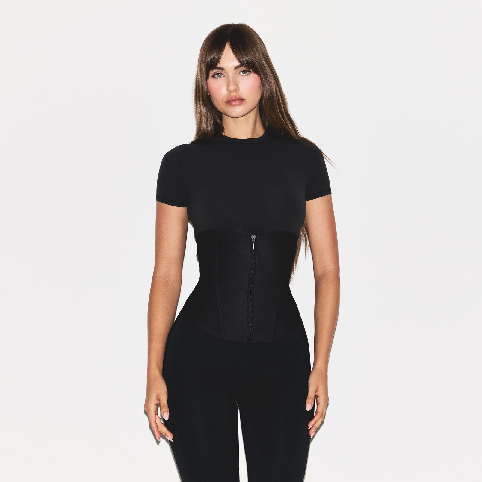SKIMS BODY CORE SCULPT WAIST CINCHER | ONYX ON A MODEL SIDE VIEW @