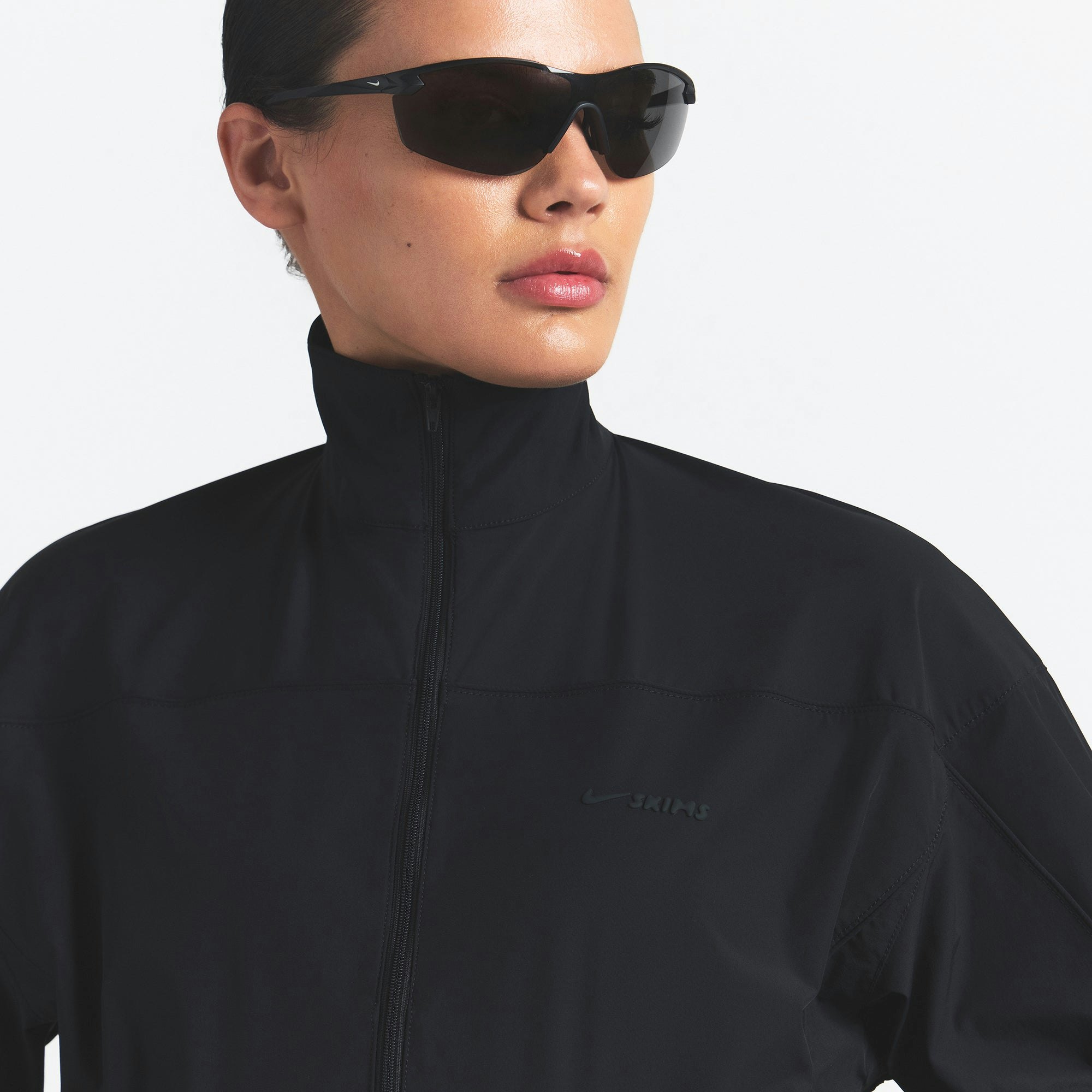 NikeSKIMS WOVEN NYLON CROP JACKET | OBSIDIAN ON A MODEL FRONT VIEW @ | FOCUS: 0.0, 1.0, 0.9