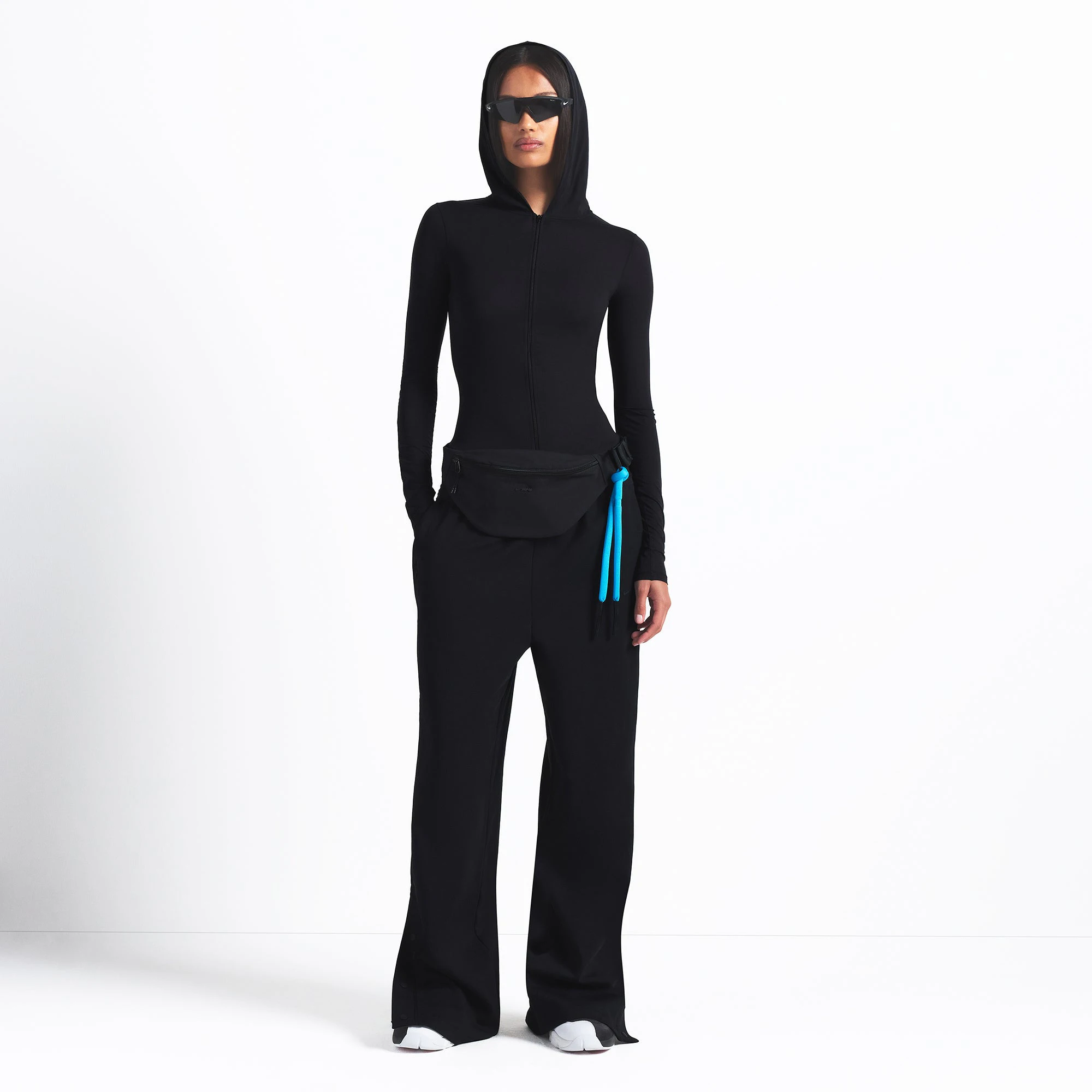 NikeSKIMS WEIGHTLESS LAYERS ZIP UP HOODIE | OBSIDIAN ON A MODEL FRONT VIEW @ | FOCUS: 0.9, 0.1, 0.7