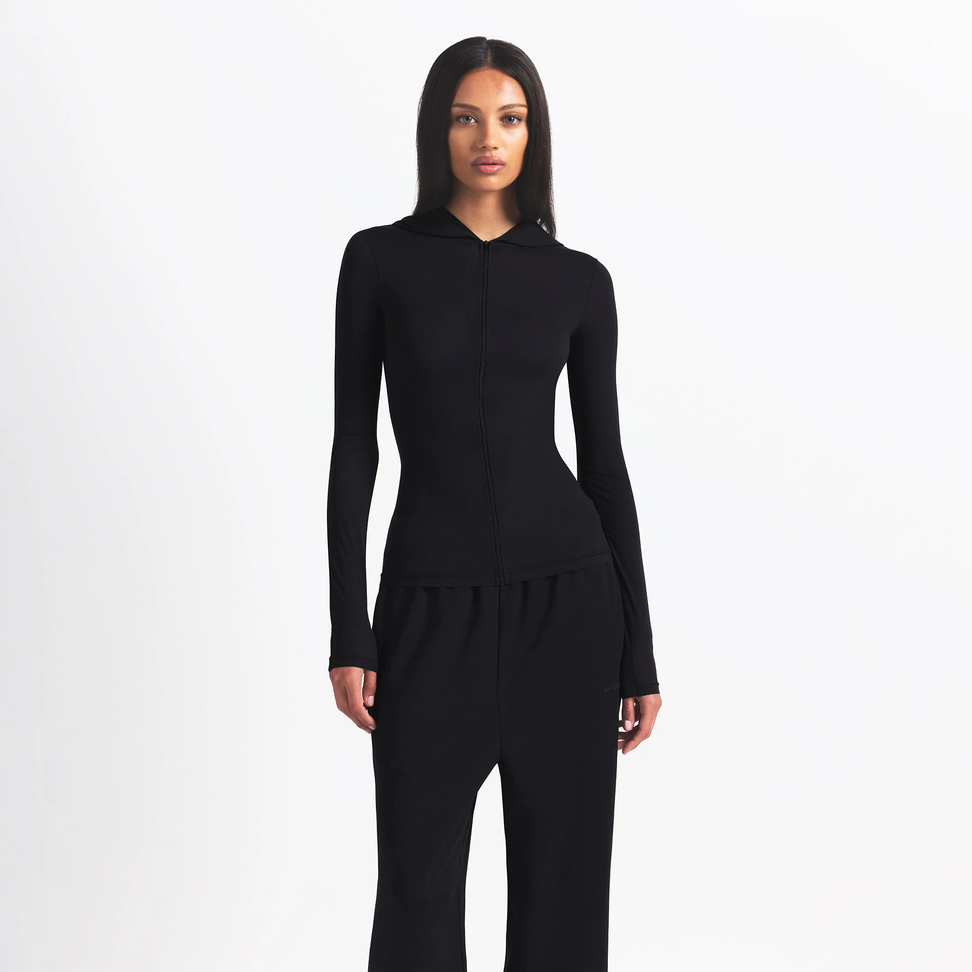 NikeSKIMS WEIGHTLESS LAYERS ZIP UP HOODIE | OBSIDIAN ON A MODEL FRONT VIEW @ | FOCUS: 0.9, 0.1, 0.7