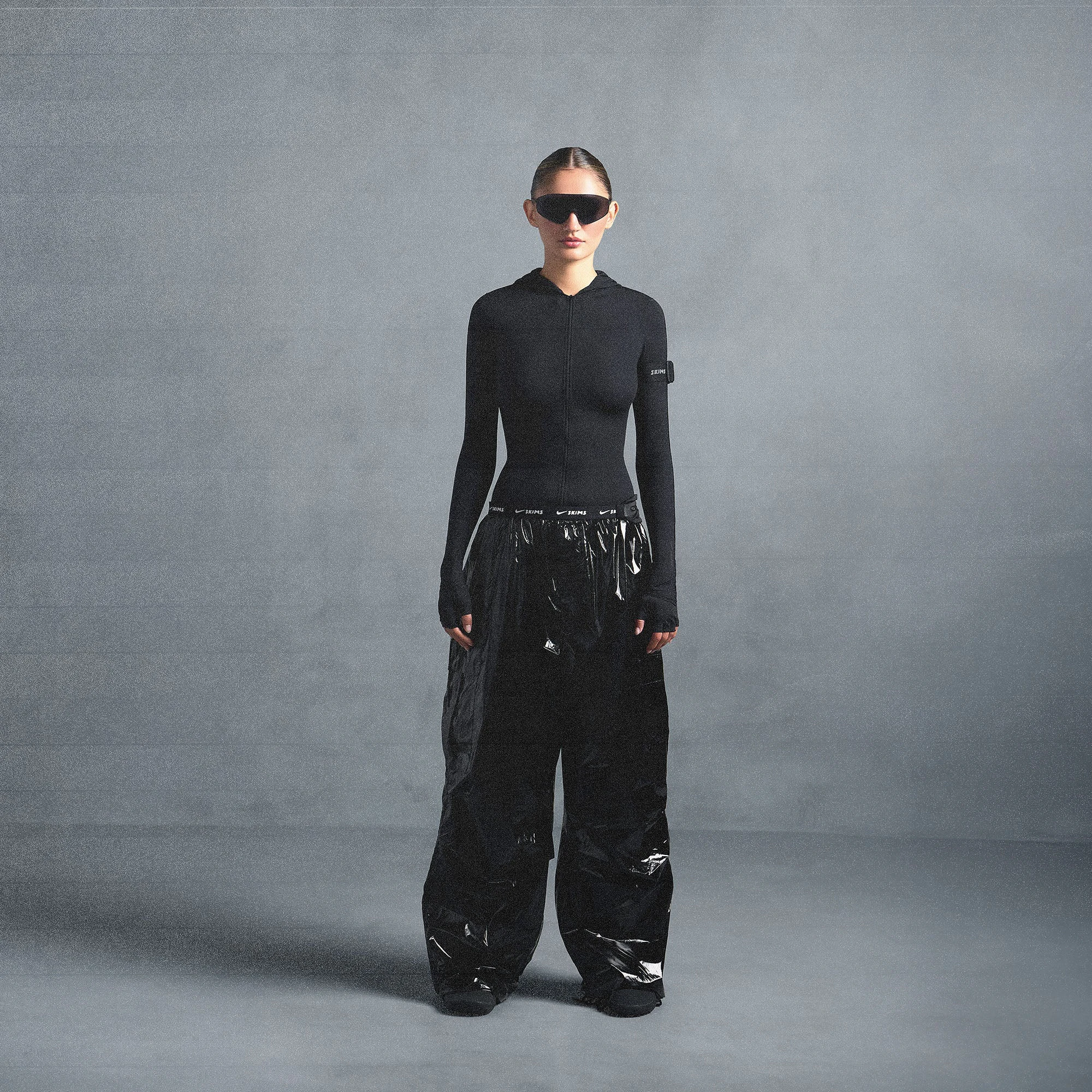 NikeSKIMS WEIGHTLESS LAYERS ZIP UP HOODIE | OBSIDIAN ON A MODEL SIDE VIEW @ | FOCUS: 0.0, 1.0, 0.9