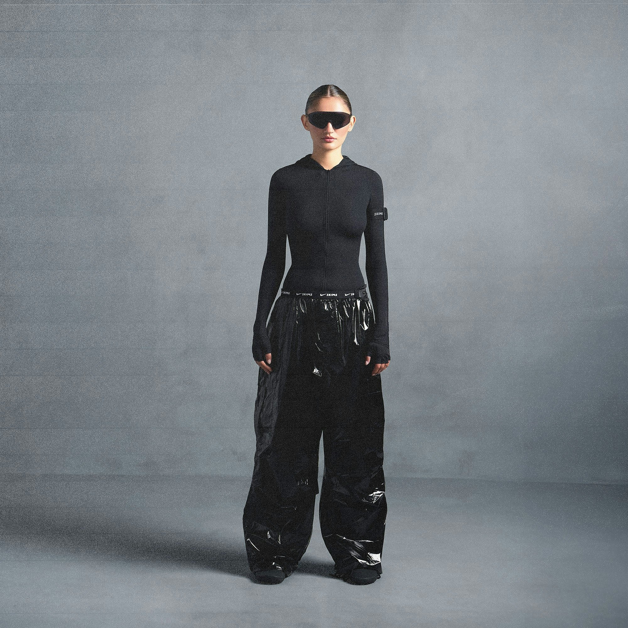 NikeSKIMS WEIGHTLESS LAYERS ZIP UP HOODIE | OBSIDIAN ON A MODEL SIDE VIEW @ | FOCUS: 0.0, 1.0, 0.9