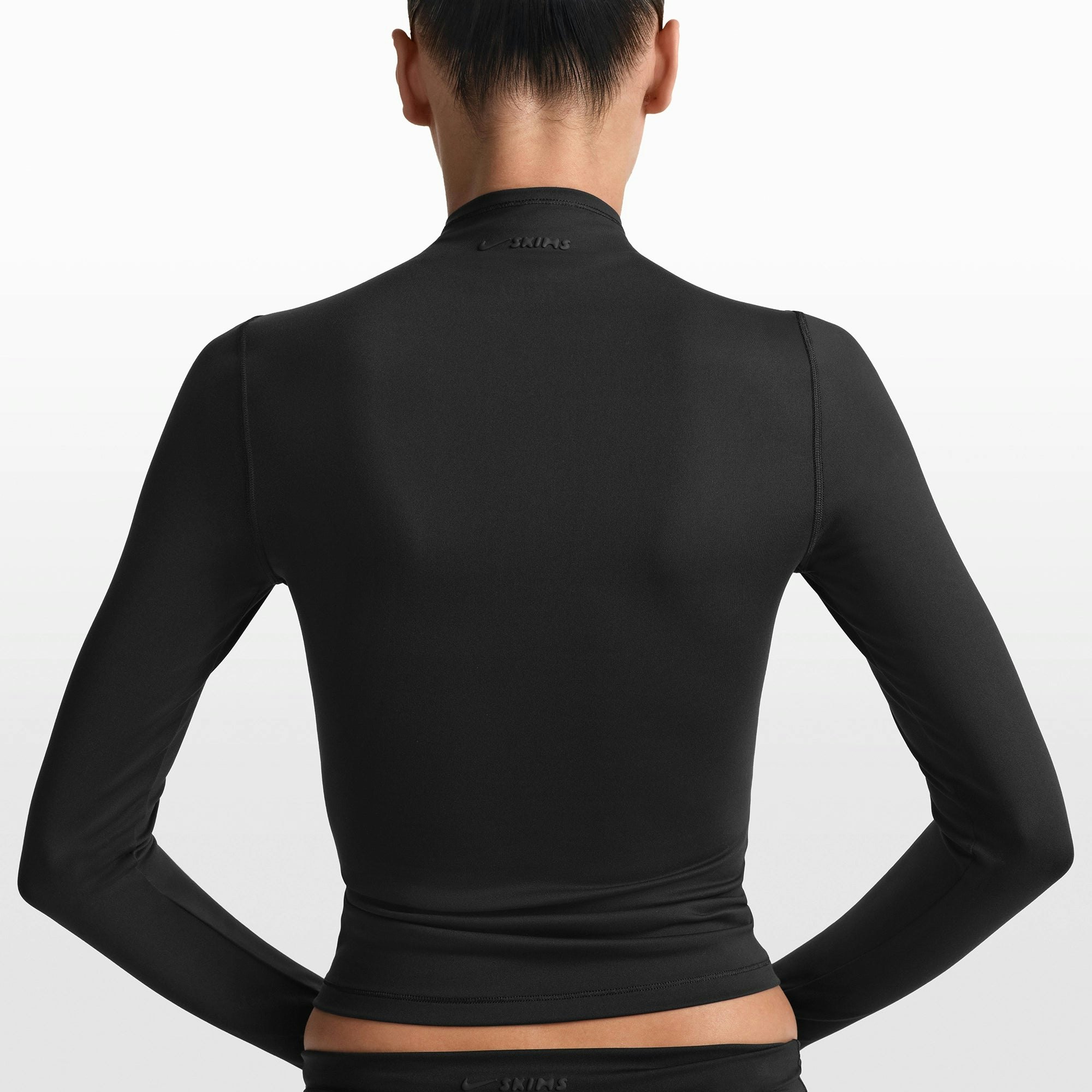 NikeSKIMS MATTE ZIP FRONT TOP | OBSIDIAN ON A MODEL FRONT VIEW @ | FOCUS: 0.0, 1.0, 0.9