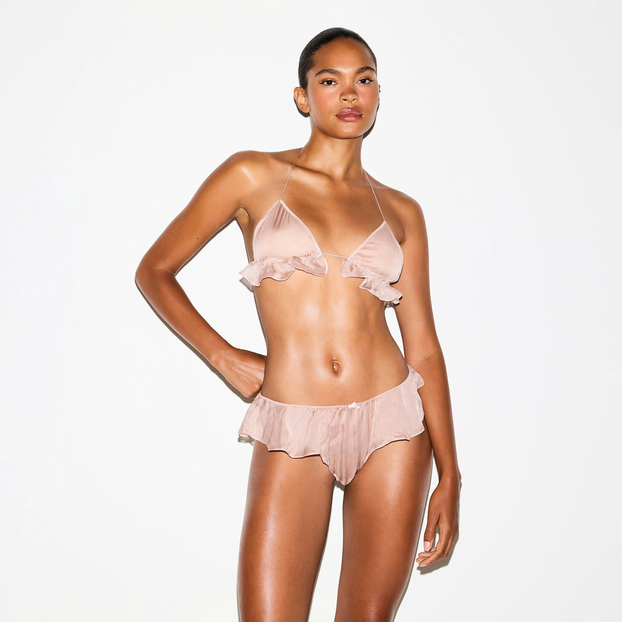 SKIMS ROMANCE TRIANGLE BRALETTE | LIGHT FAWN ON A MODEL FRONT VIEW @ | FOCUS: 0.0, 1.0, 0.9