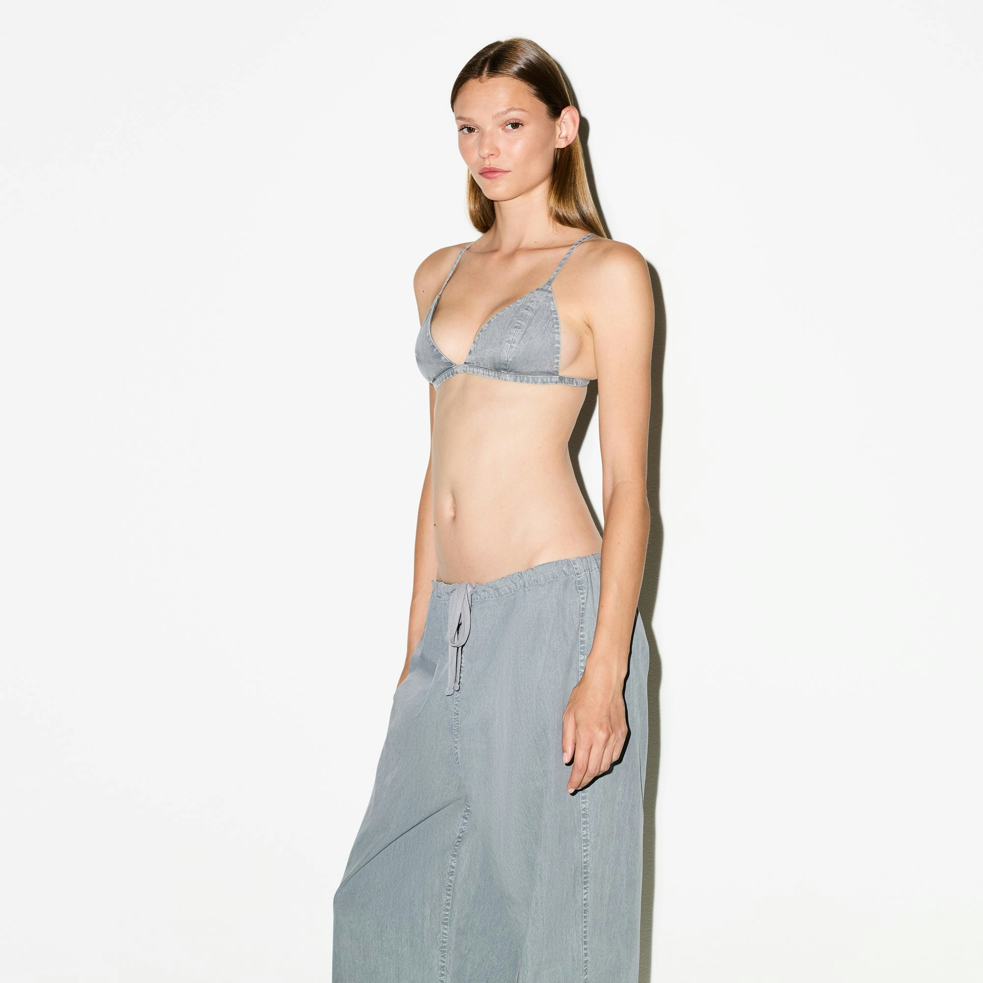 WOVEN LOUNGE TRIANGLE BRALETTE | PACIFIC ON A MODEL SIDE VIEW @ | FOCUS: 0.0, 1.0, 0.9