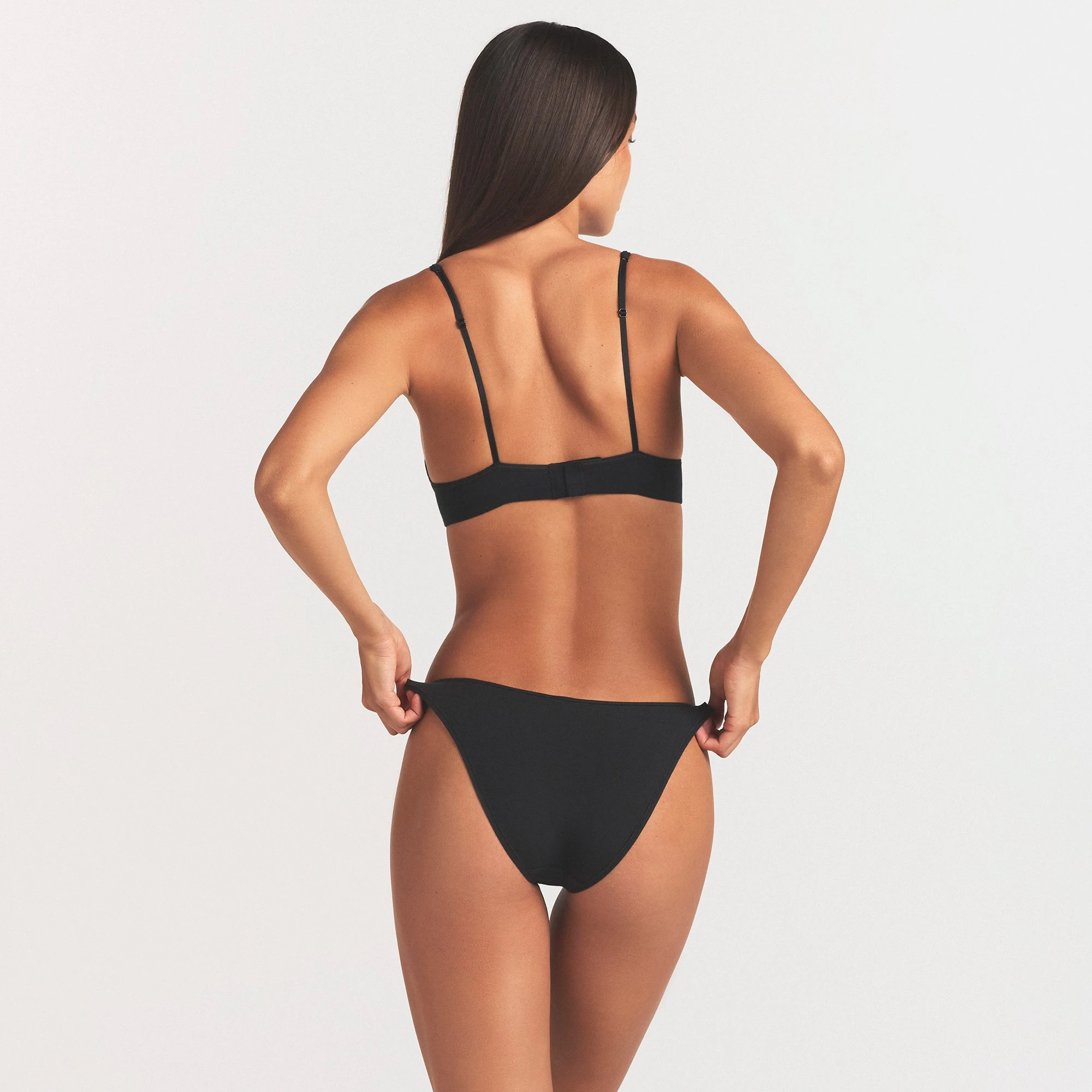 EVERYDAY COTTON BIKINI | ONYX ON A MODEL SIDE VIEW @ | FOCUS: 0.0, 1.0, 0.9