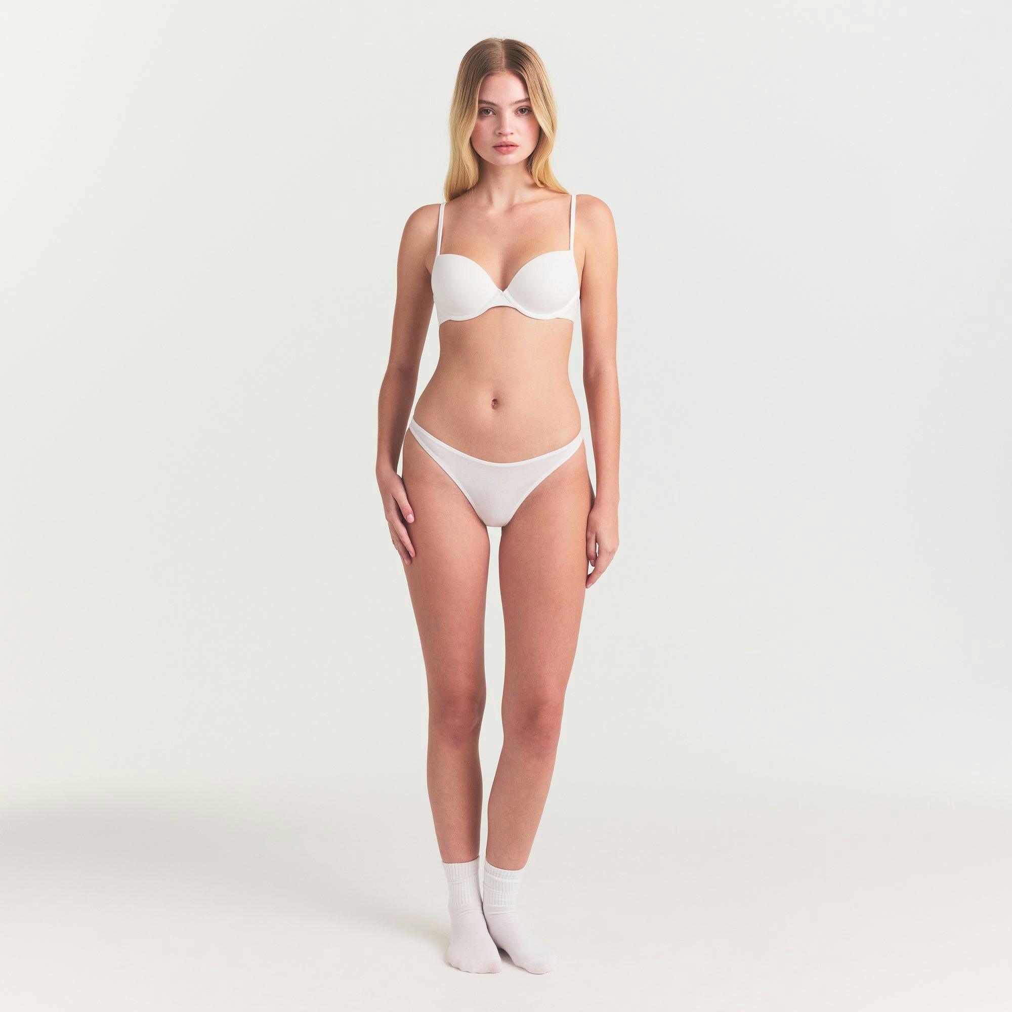 EVERYDAY COTTON BIKINI | SNOW ON A MODEL FRONT  VIEW @ | FOCUS: 0.0, 1.0, 0.9