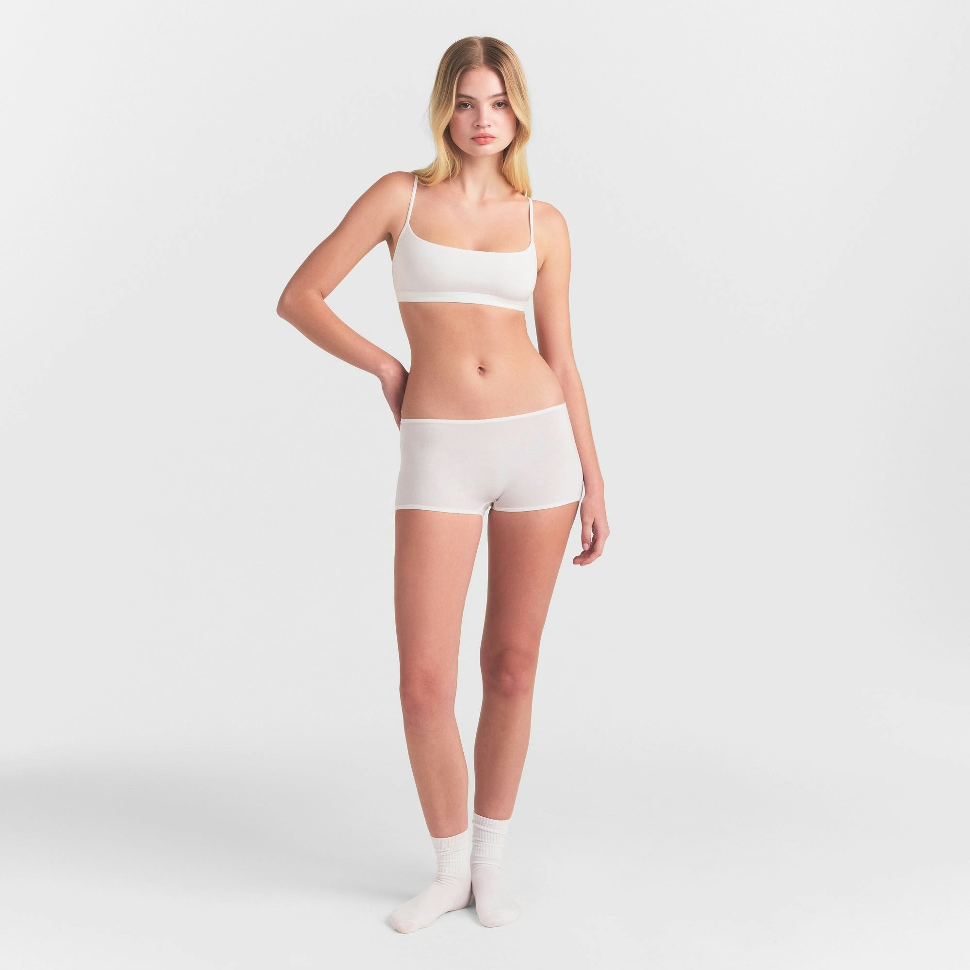 EVERYDAY COTTON BOY SHORT | SNOW ON A MODEL FRONT VIEW @ | FOCUS: 0.0, 1.0, 0.9