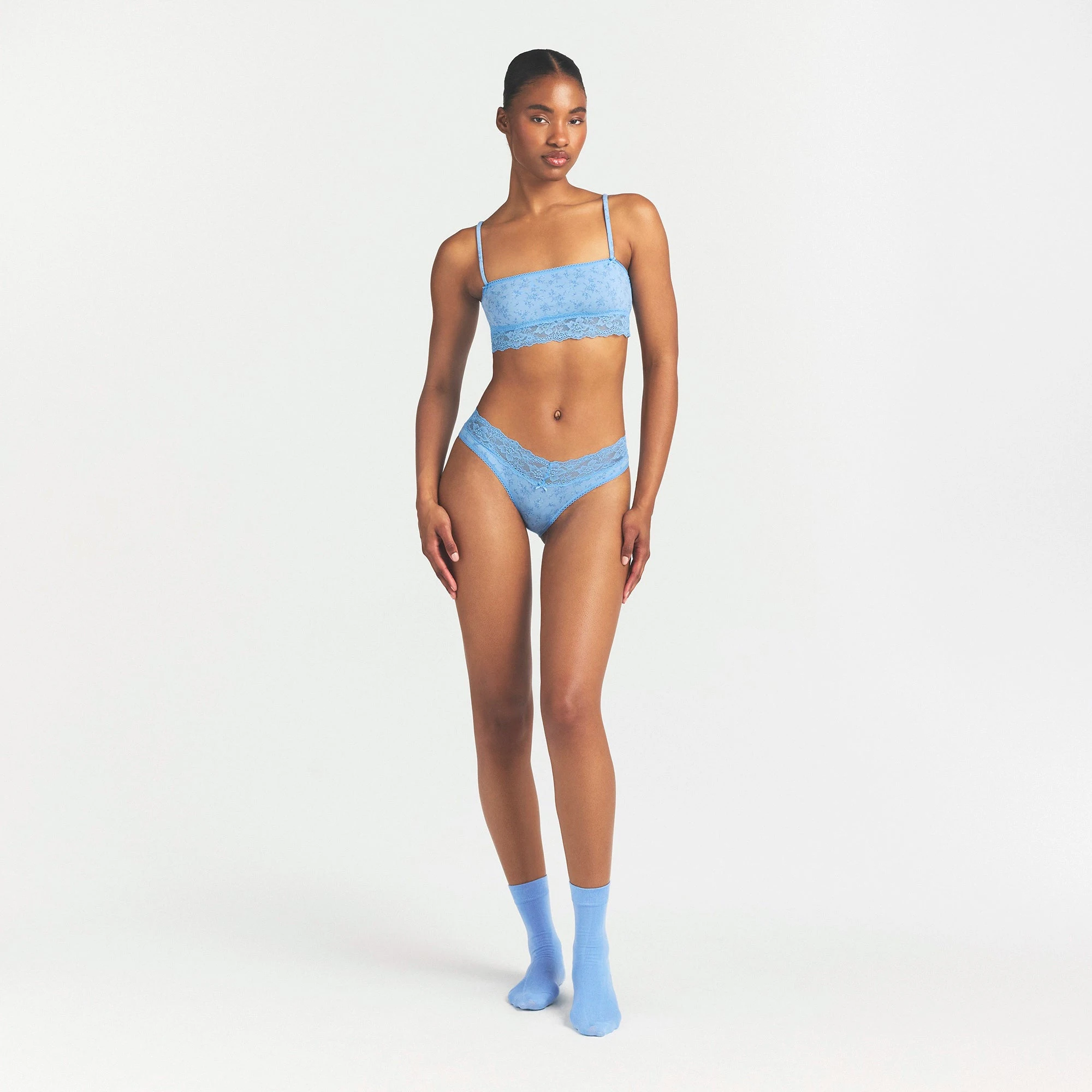 LIGHTWEIGHT COTTON WIDE LACE BRIEF | SURF DAINTY FLORAL PRINT ON A MODEL FRONT VIEW @ | FOCUS: 0.0, 1.0, 0.9