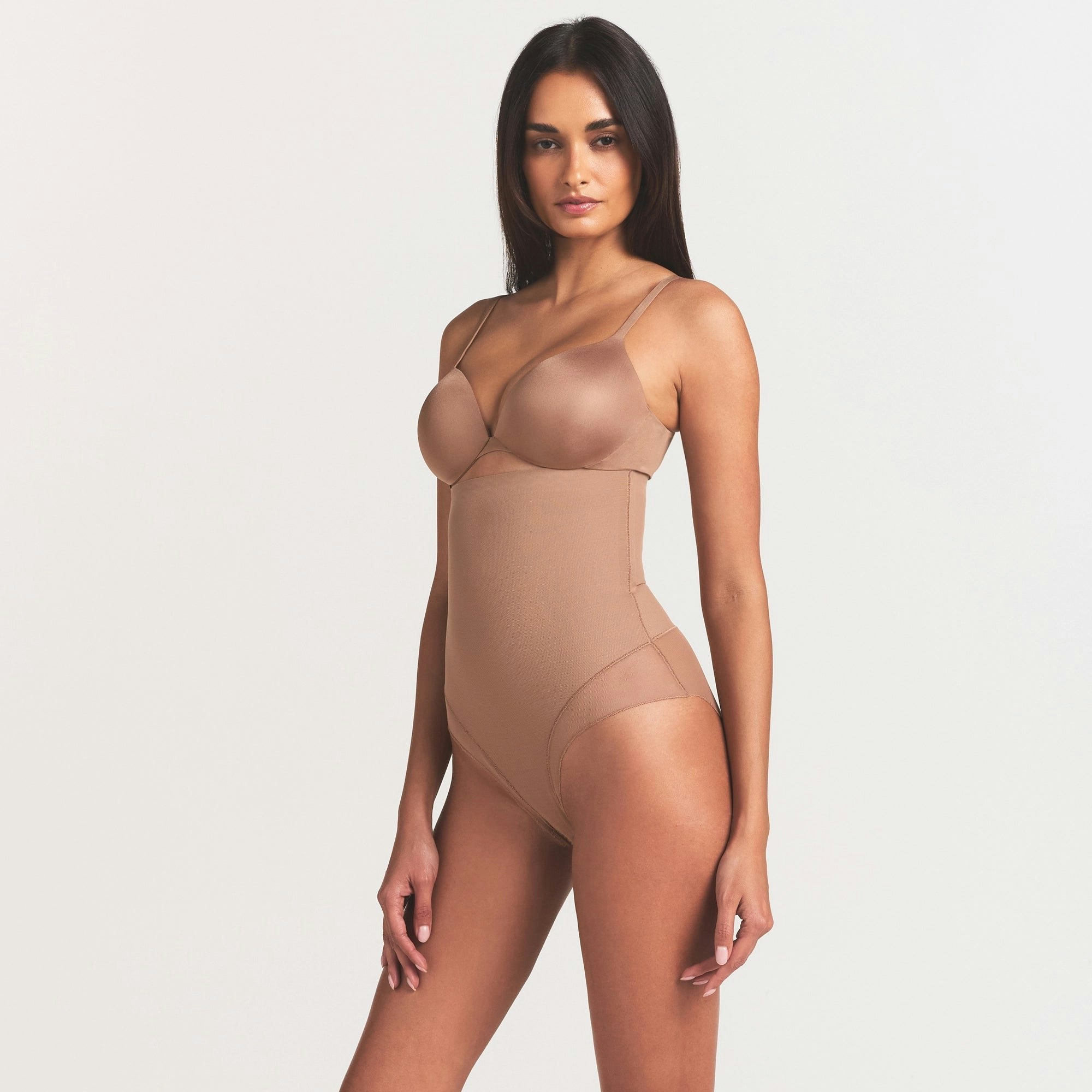 POWER MESH SHAPEWEAR CORE SCULPT HIGH-WAISTED BRIEF | SIENNA ON A MODEL SIDE VIEW