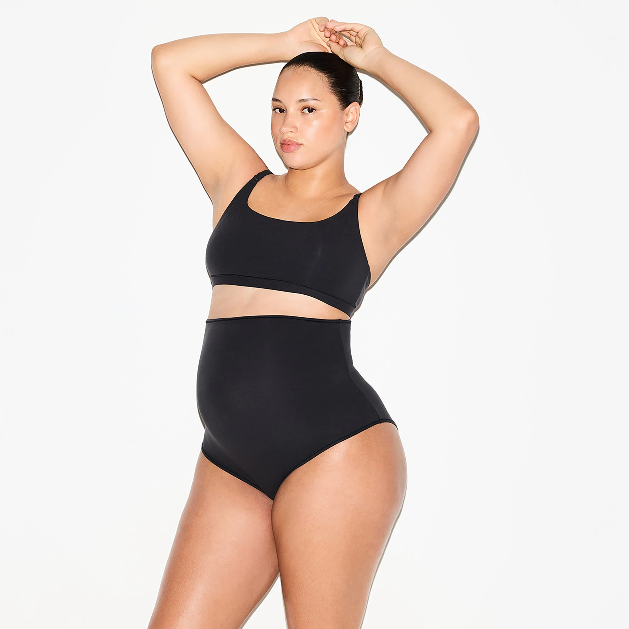 FITS EVERYBODY MATERNITY HIGH-WAISTED BRIEF 5-PACK | ONYX ON A MODEL FRONT VIEW @ | FOCUS: 0.0, 1.0, 0.9