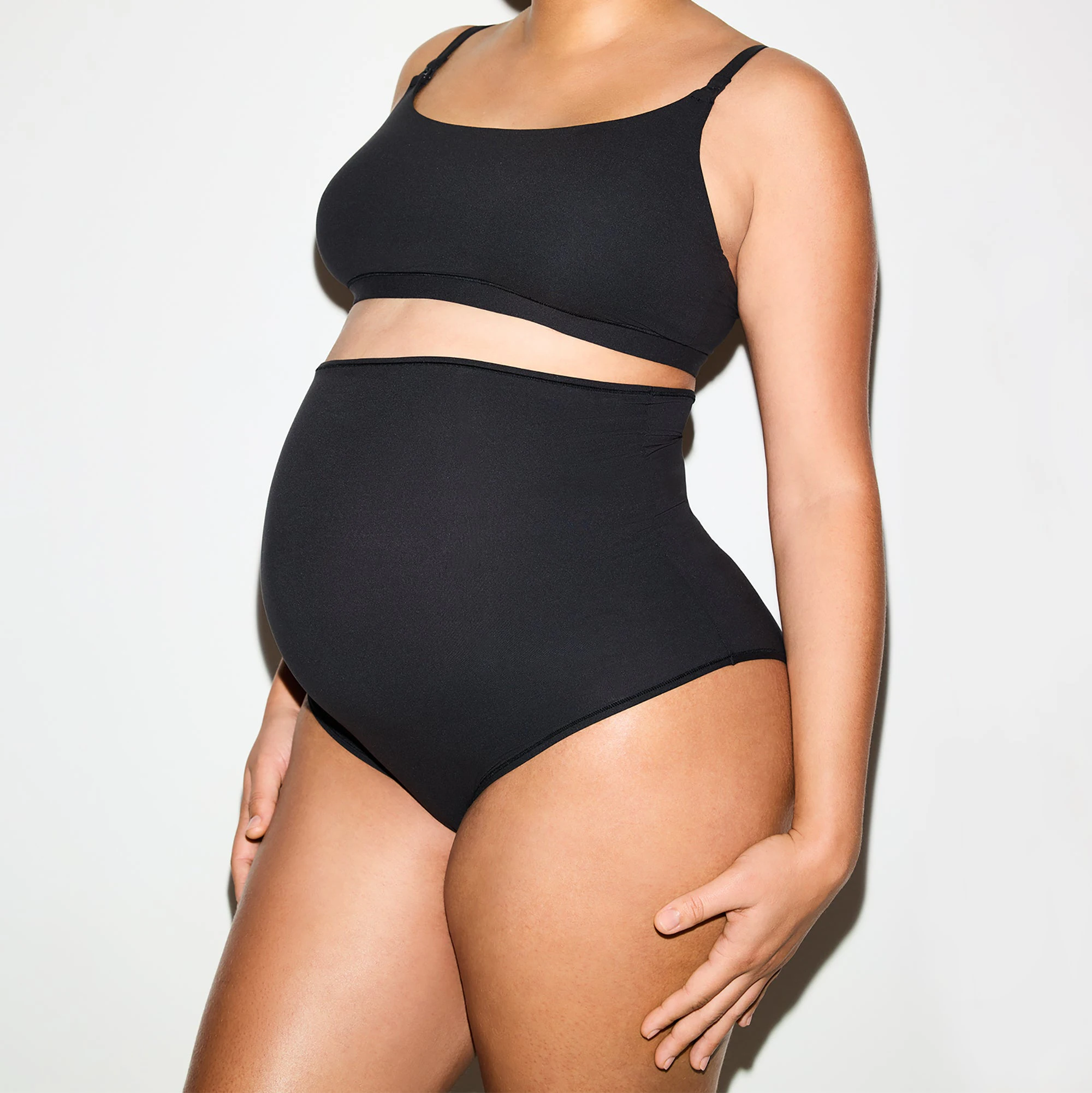 FITS EVERYBODY MATERNITY HIGH-WAISTED BRIEF 5-PACK | ONYX ON A MODEL SIDE VIEW @ | FOCUS: 0.0, 1.0, 0.9