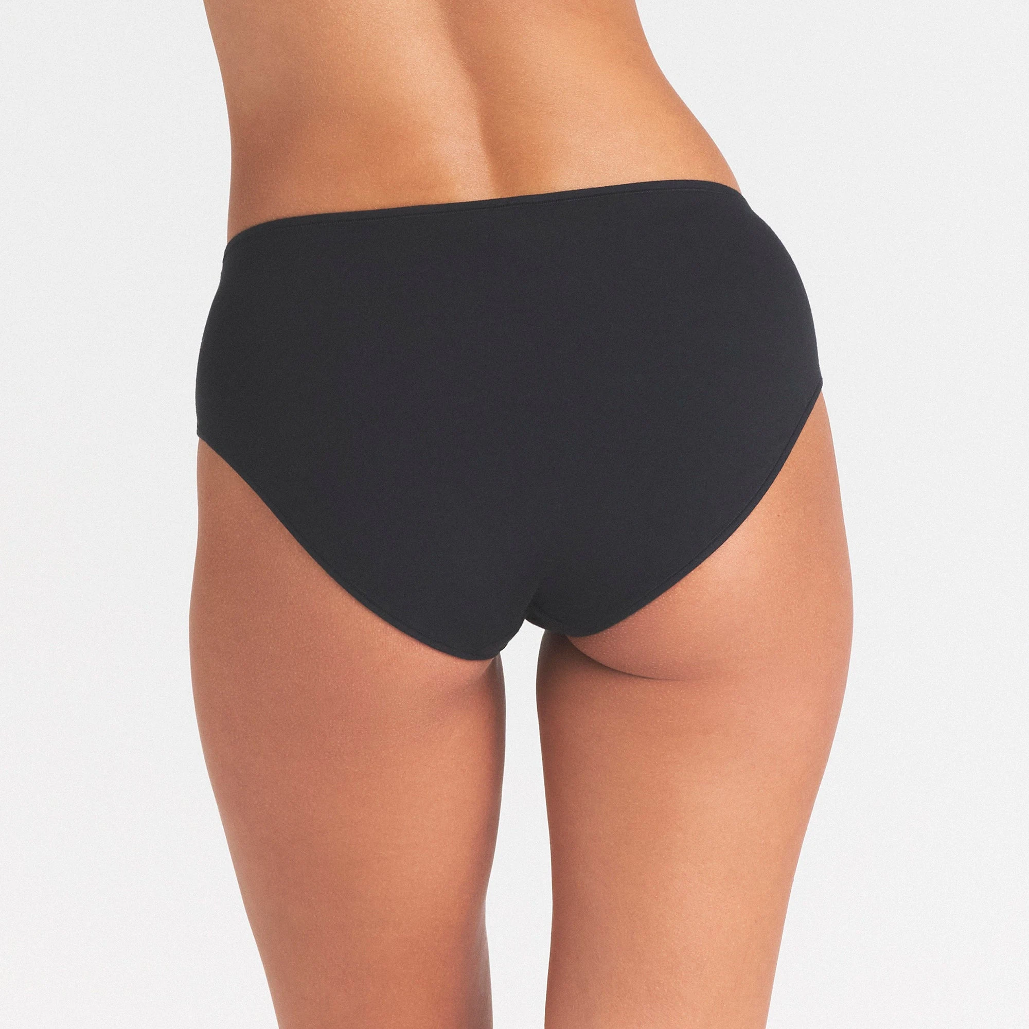 EVERYDAY COTTON BRIEF | ONYX ON A MODEL SIDE VIEW @ | FOCUS: 0.0, 1.0, 0.9