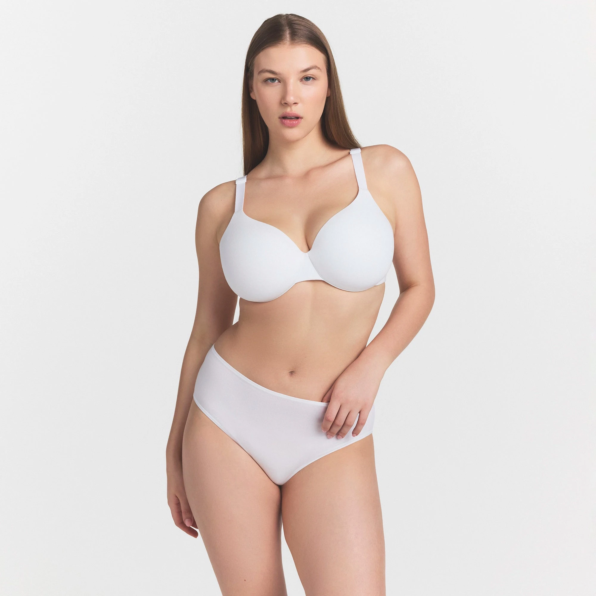 EVERYDAY COTTON BRIEF | SNOW ON A MODEL SIDE VIEW @ | FOCUS: 0.0, 1.0, 0.9