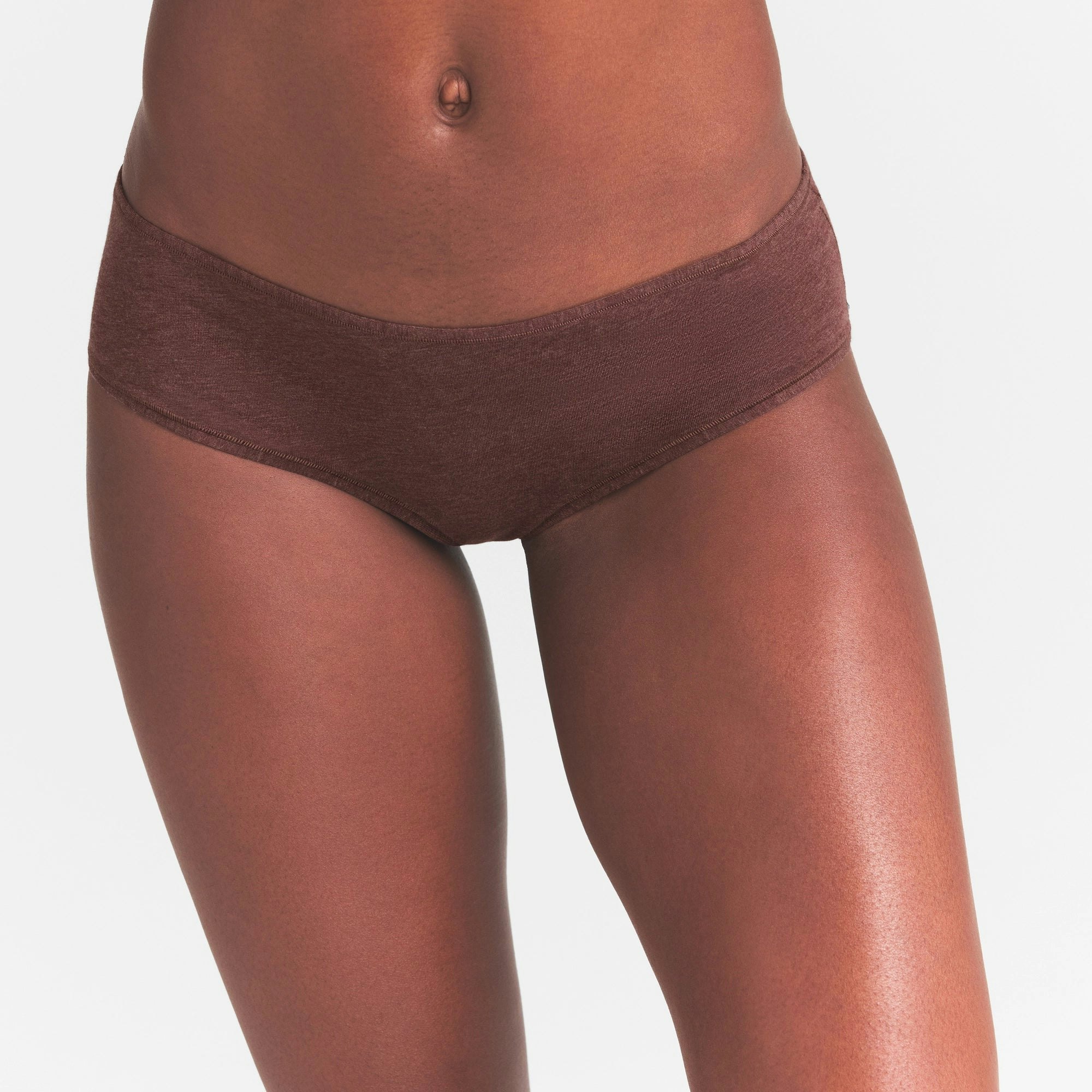 EVERYDAY COTTON HIPSTER | COCOA HEATHER ON A MODEL SIDE VIEW @ | FOCUS: 0.0, 1.0, 0.9