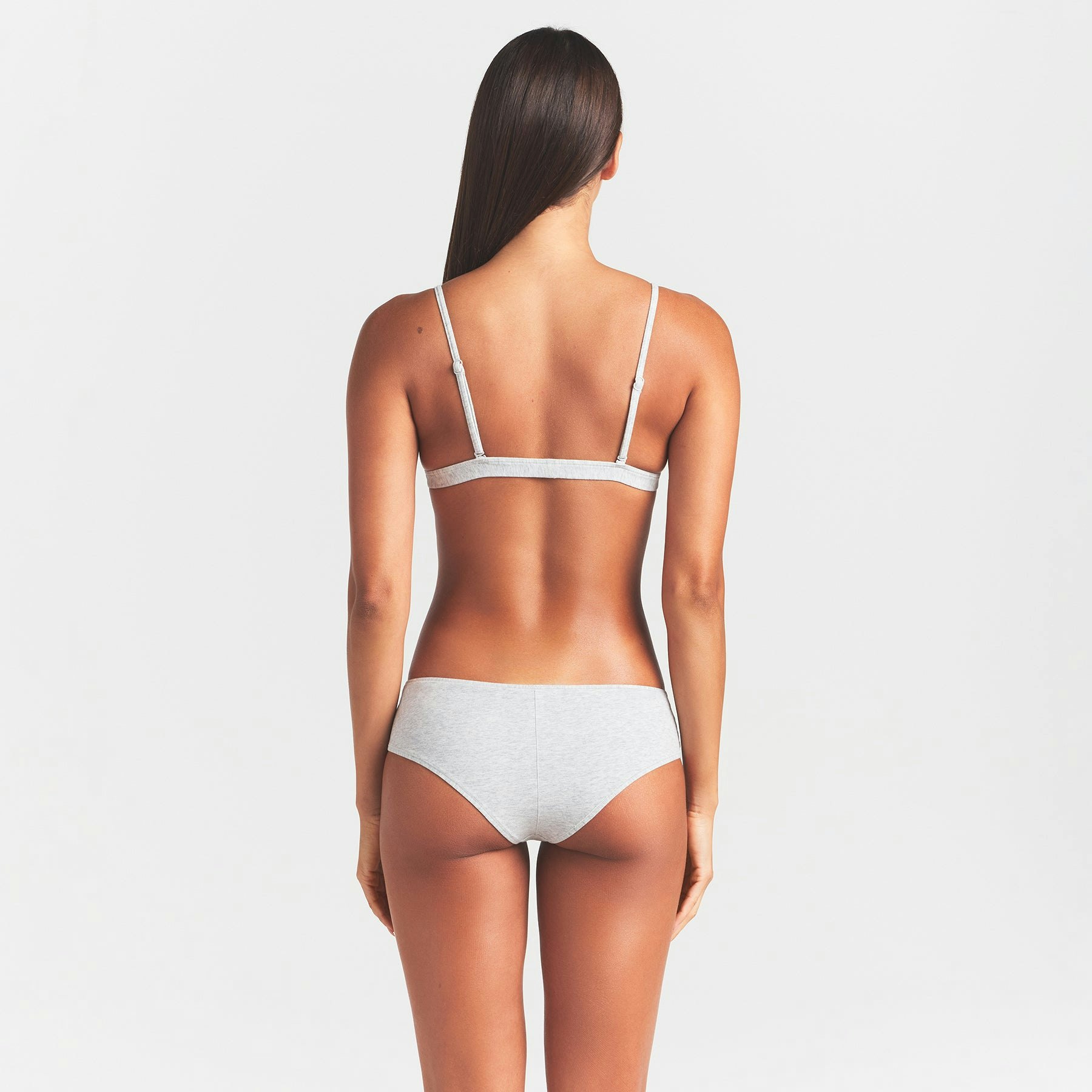 EVERYDAY COTTON HIPSTER | LIGHT HEATHER GREY ON A MODEL BACK VIEW @ | FOCUS: 0.0, 1.0, 0.9