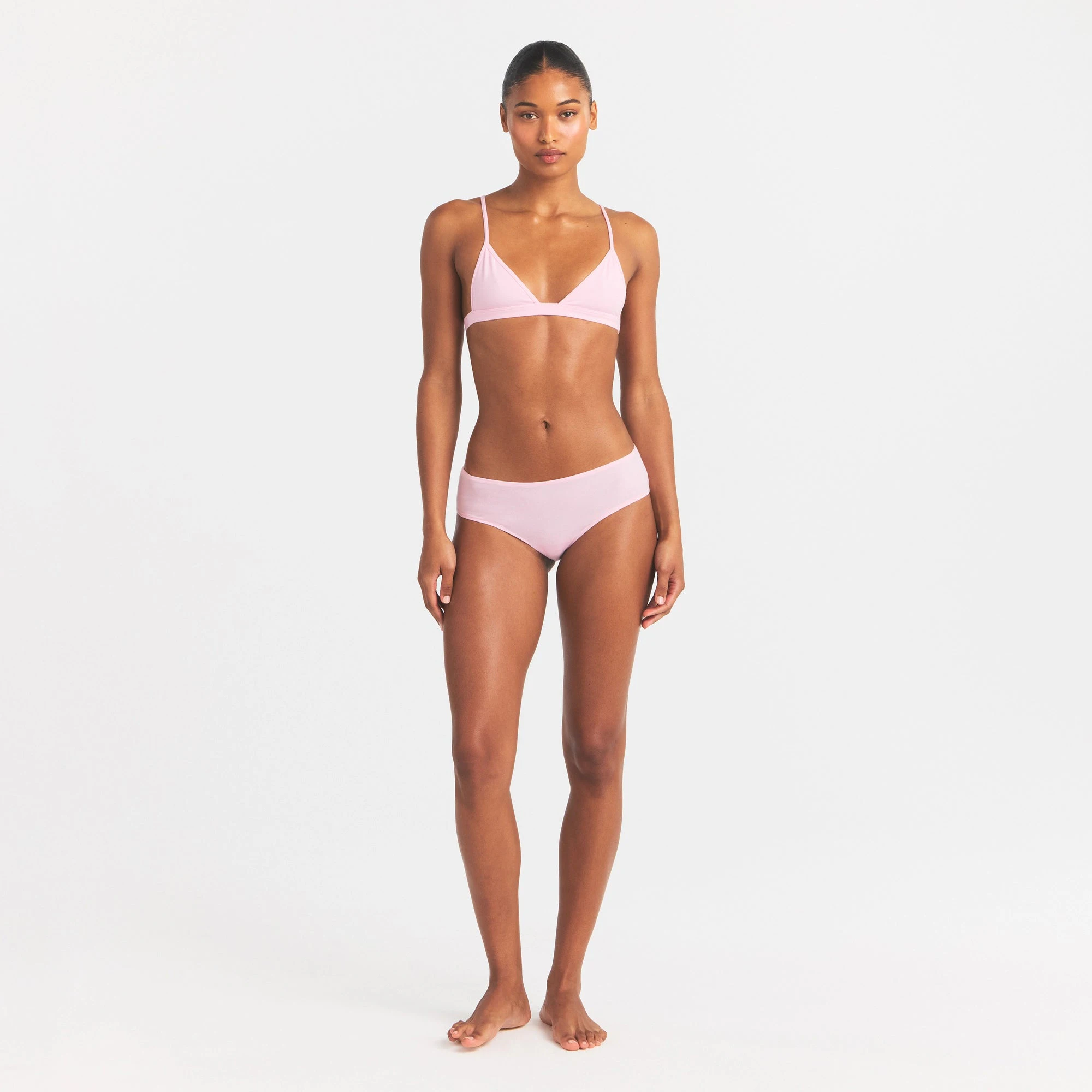 EVERYDAY COTTON HIPSTER | PEONY ON A MODEL FRONT VIEW @ | FOCUS: 0.0, 1.0, 0.9