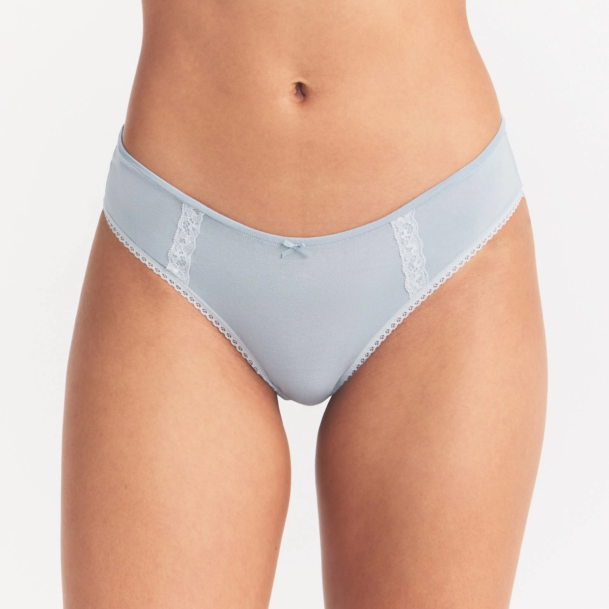 LIGHTWEIGHT COTTON LACE HIPSTER | AIRSPACE ON A MODEL SIDE VIEW @ | FOCUS: 0.0, 1.0, 0.9