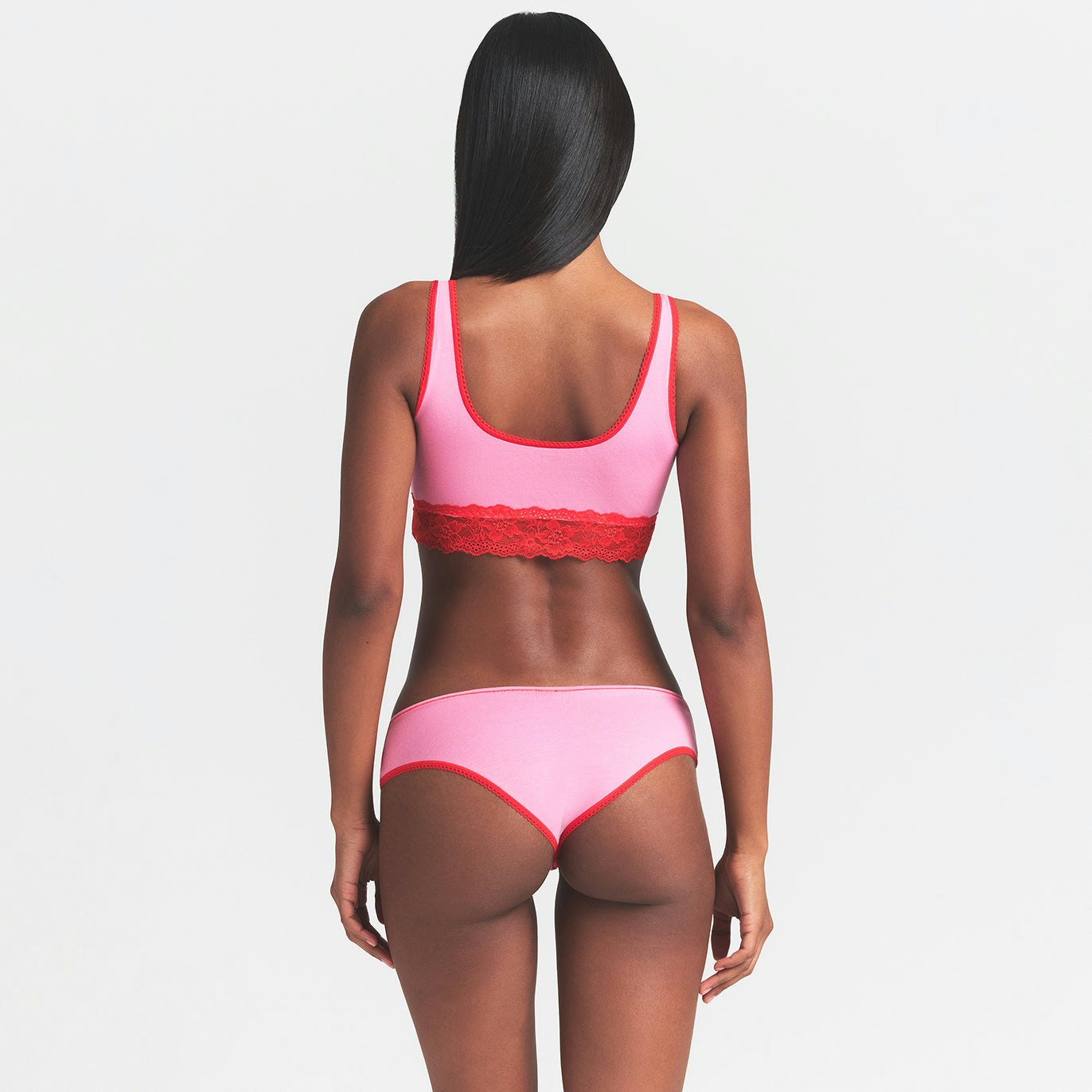 LIGHTWEIGHT COTTON LACE HIPSTER | CARNATION CONTRAST ON A MODEL BACK VIEW @ | FOCUS: 0.0, 1.0, 0.9