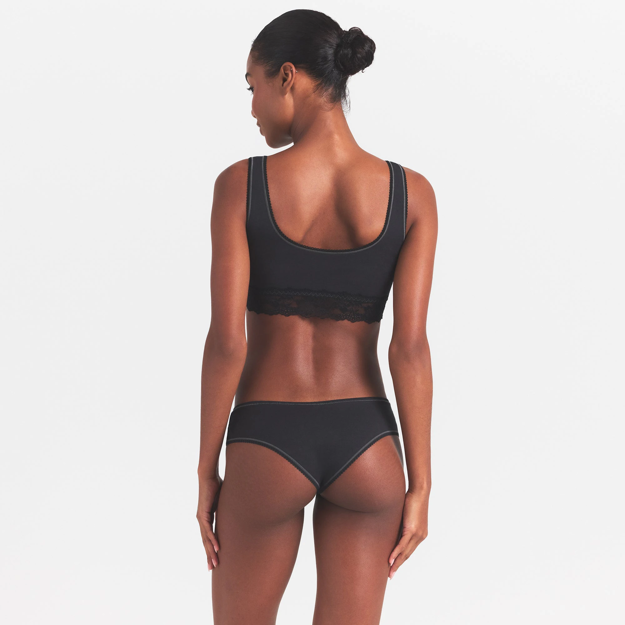 LIGHTWEIGHT COTTON LACE HIPSTER | SOOT TONAL | ON MODEL | FOCUS: 0.0, 1.0, 0.9