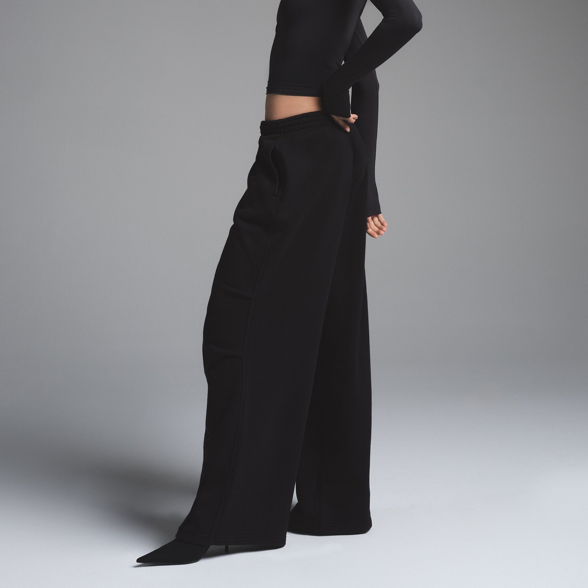 ★★ ★★ Here Black 90s Straight Fit Fleece Deni Represent R2 straight-leg Jeans | Black | FARFETCH