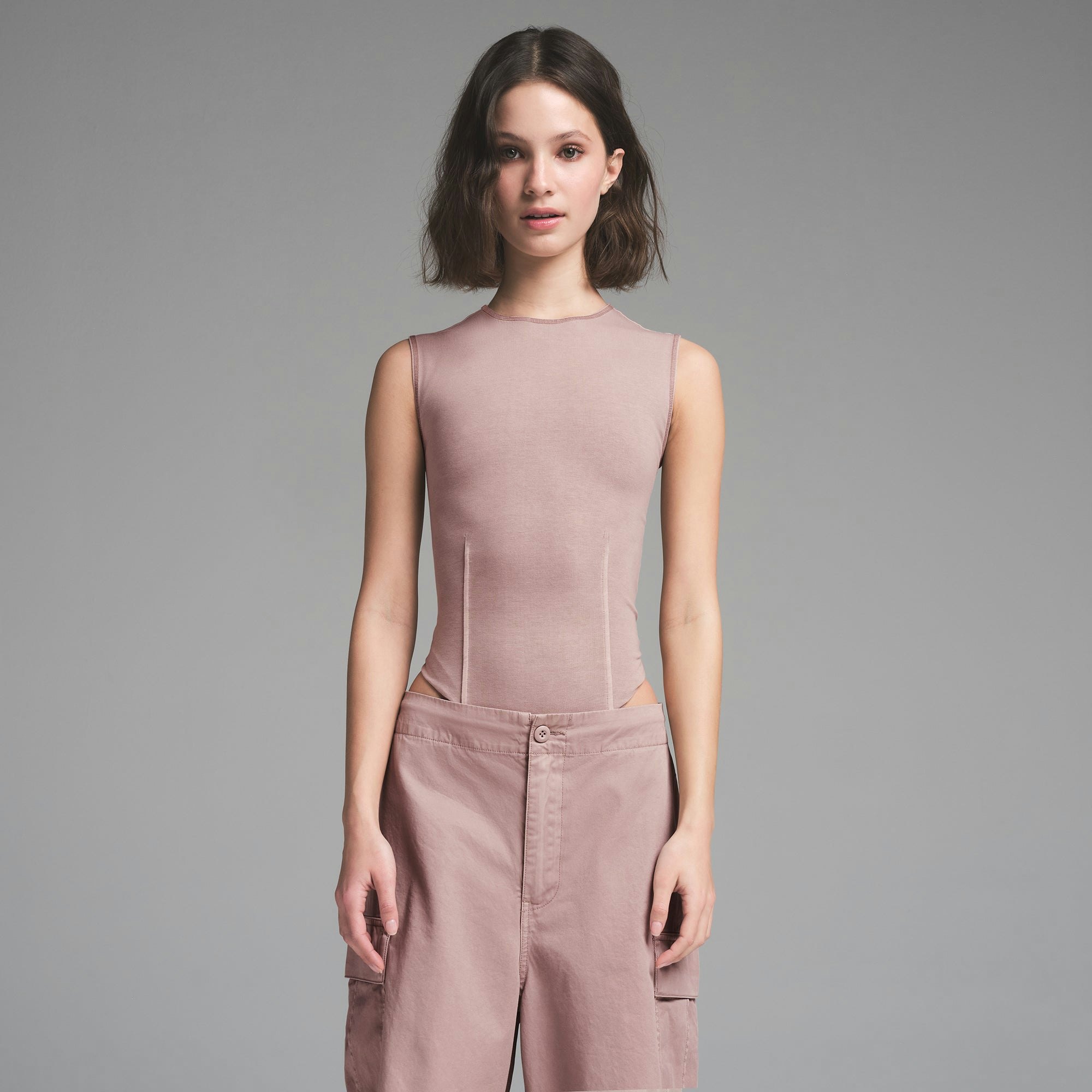 OUTDOOR WOVEN CARGO PANT | FAWN ON A MODEL FRONT VIEW | FOCUS: 0.0, 1.0, 0.9